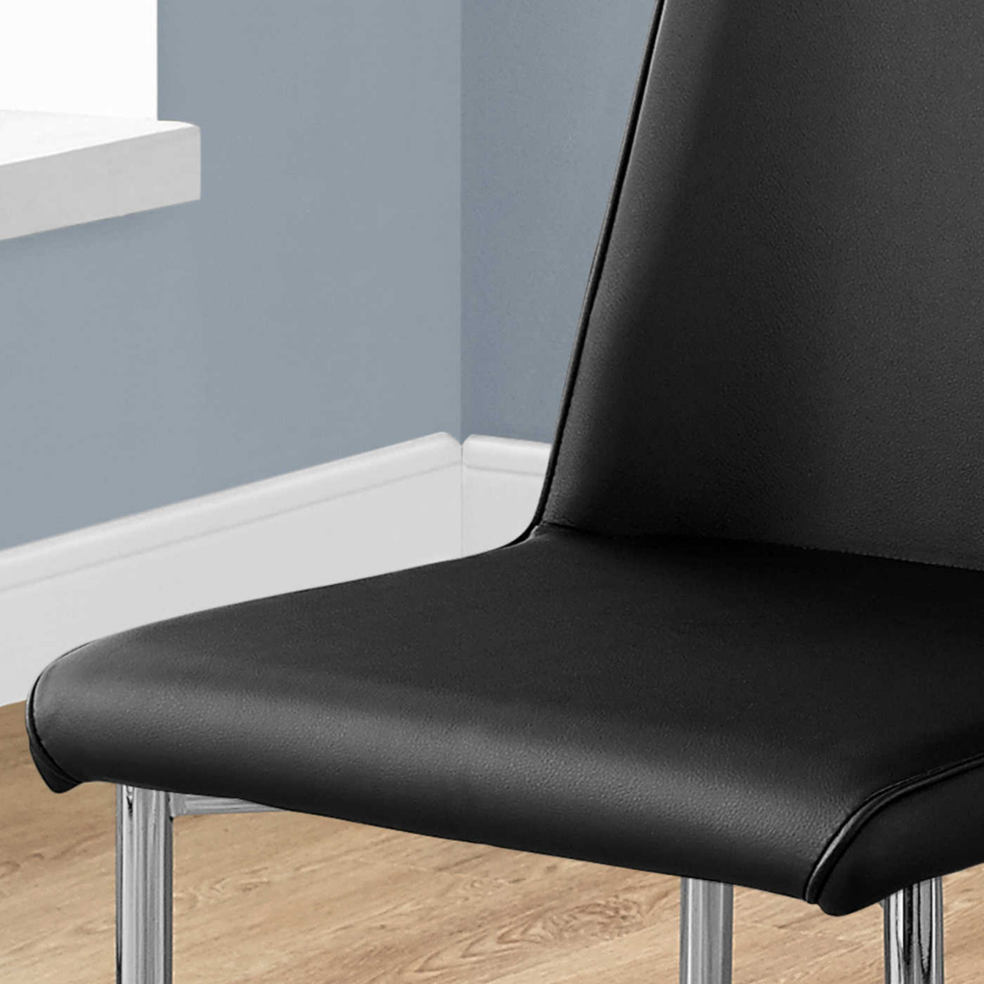 Aeria – Lot de 2 – Chaises de salle à manger aspect cuir – Noir/Chrome