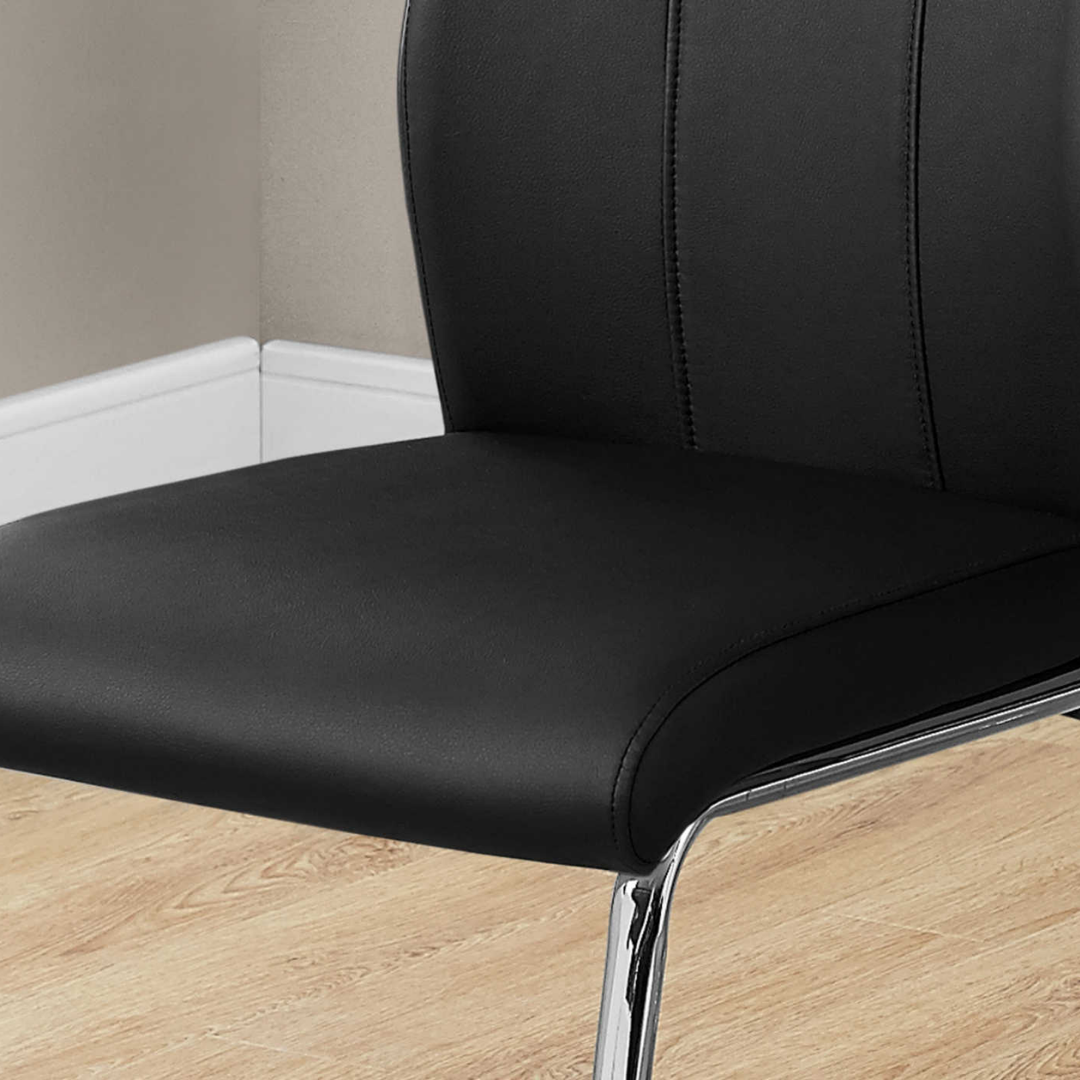 Cantelia – Lot de 2 – Chaises de salle à manger cantilever aspect cuir – Noir / Chrome