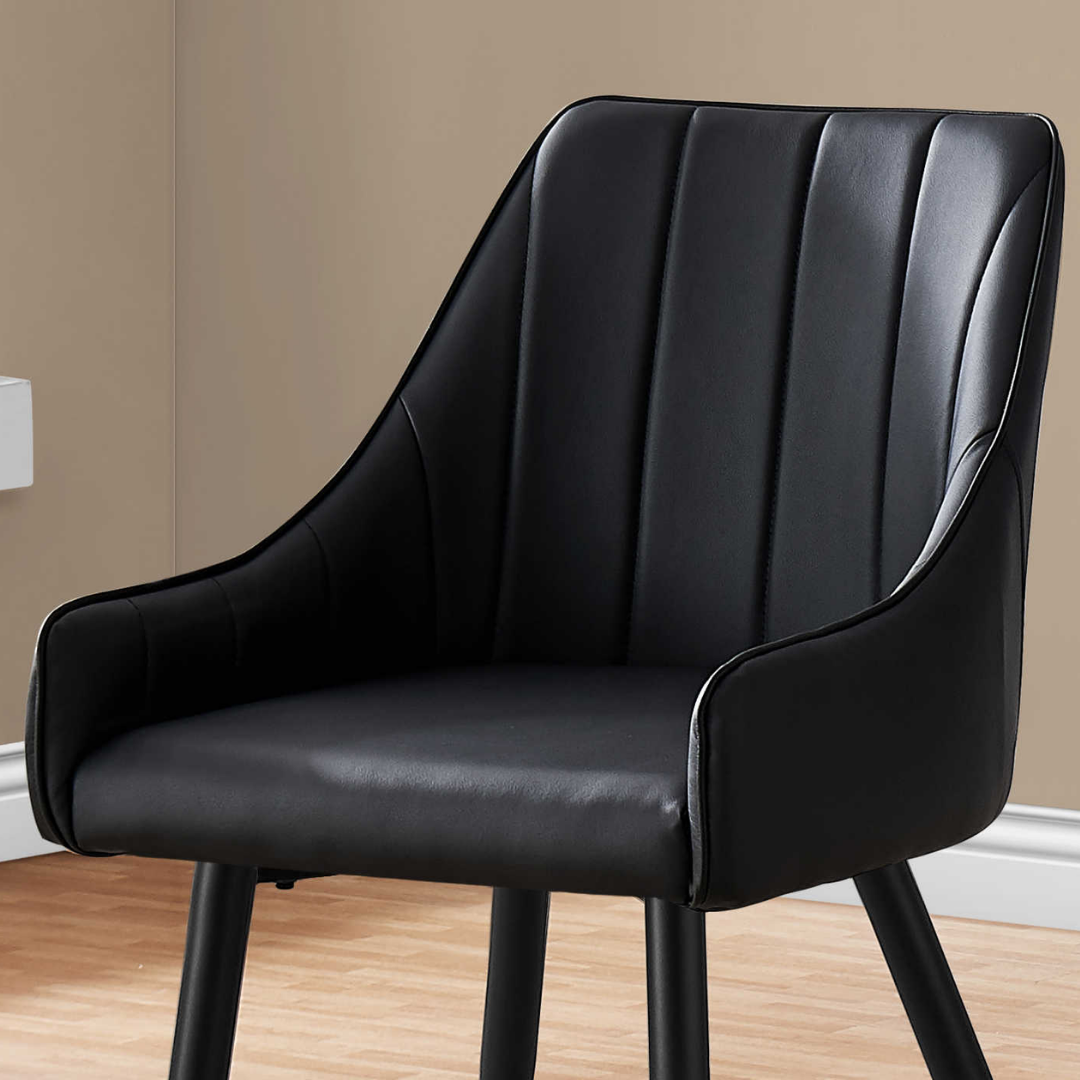 Veloria – Lot de 2 – Chaises de salle à manger aspect cuir avec accoudoirs – Noir / Métal noir