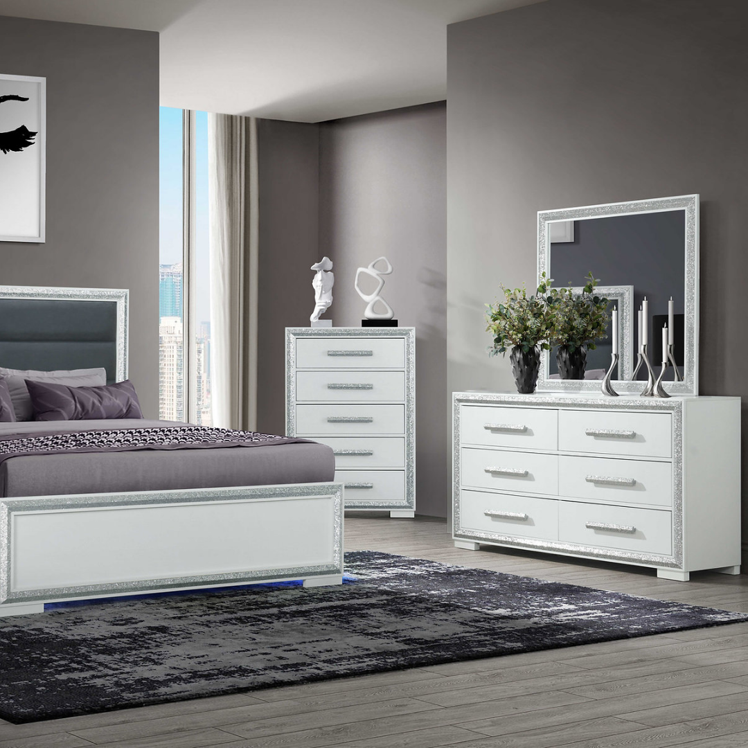 Commode Aurelia à 5 tiroirs – Blanc brillant avec finitions argentées