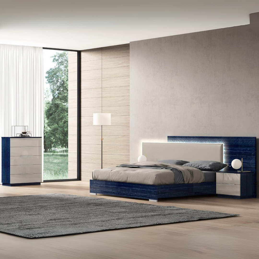 Maria King Bed - 2 nightstands + Chest