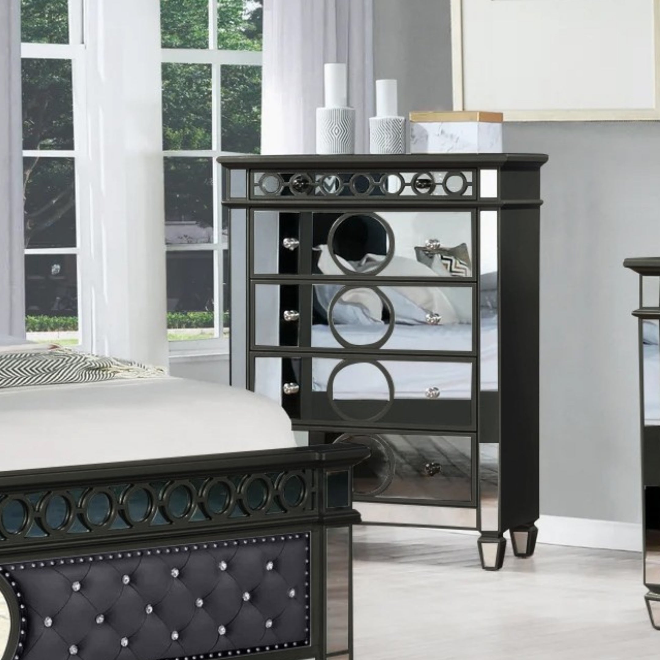 glamora-queen-bedroom-black_08