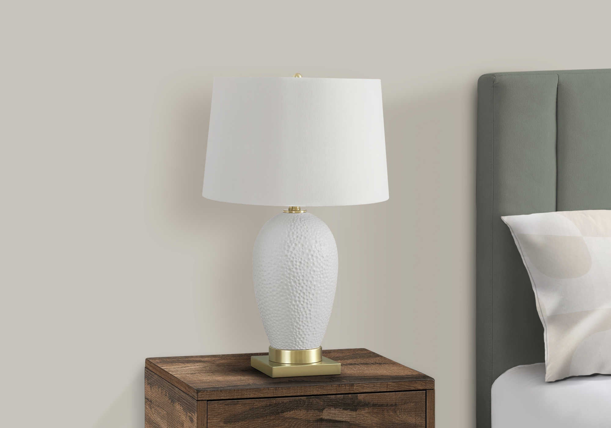 LIGHTING – 26"H TABLE LAMP WHITE CERAMIC / IVORY SHADE # I 9610