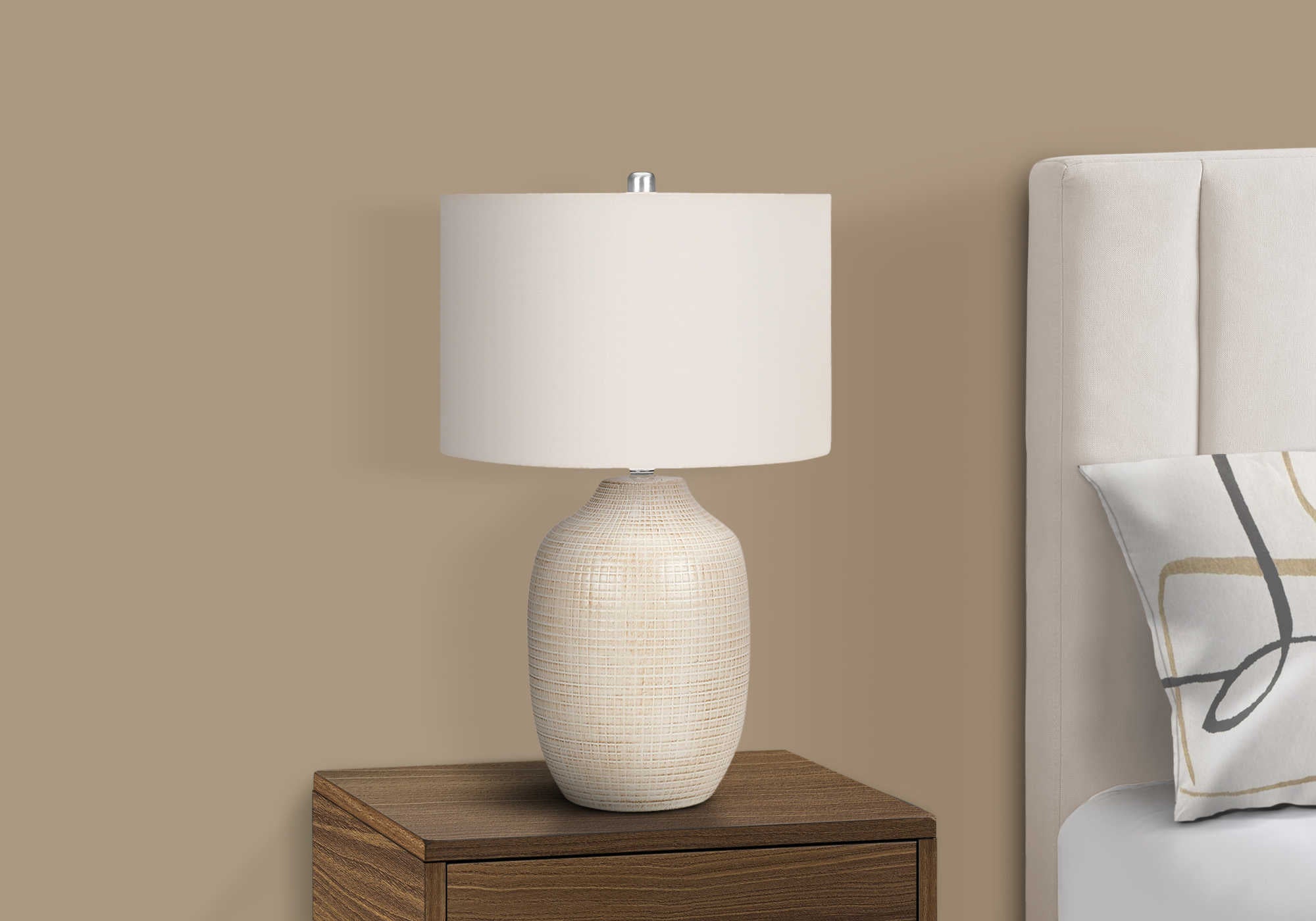 LIGHTING – 26"H TABLE LAMP CREAM CERAMIC / IVORY SHADE # I 9704