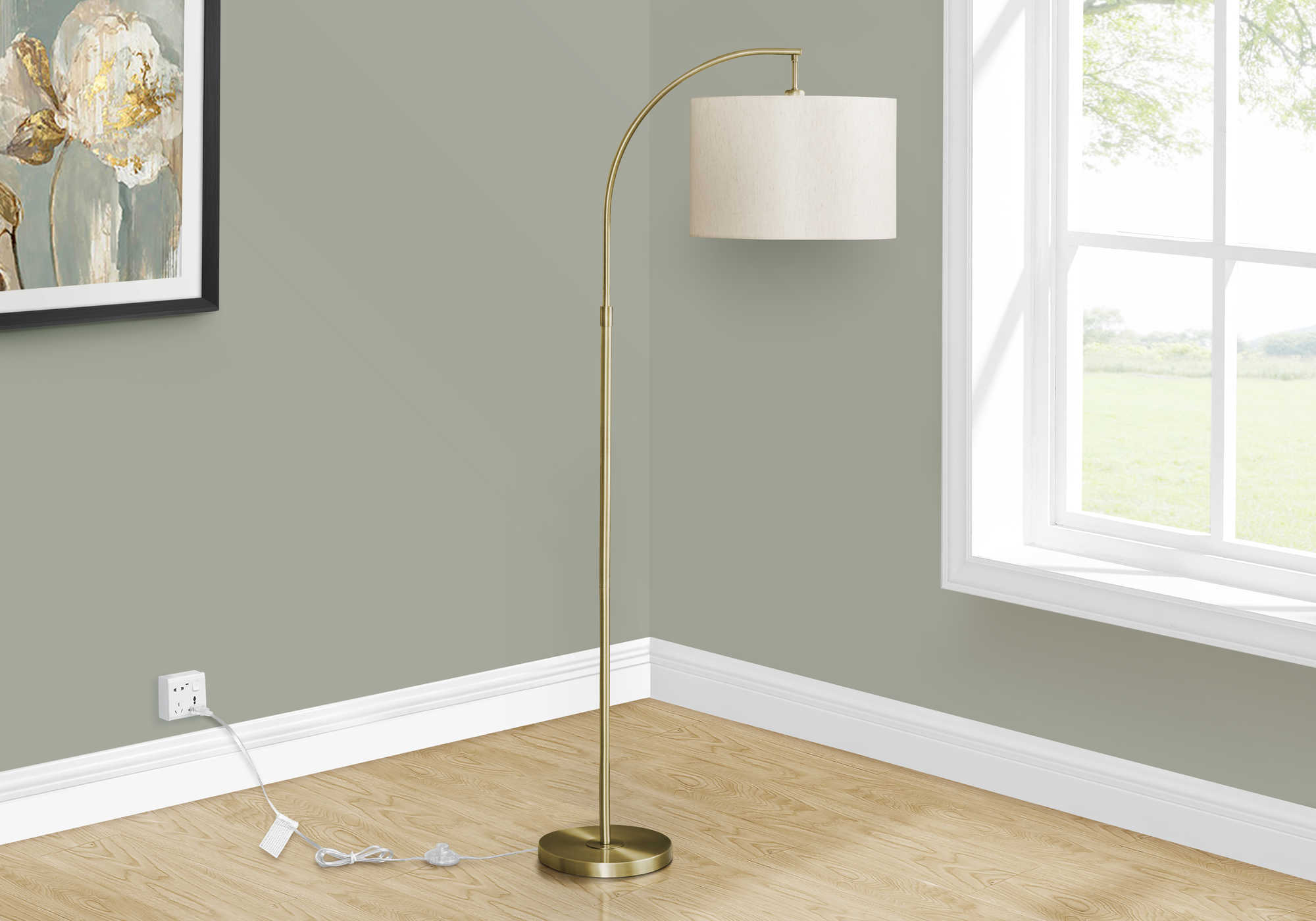 Lampadaire arc I 9750, 65 po, métal finition laiton et abat-jour en tissu ivoire – Bonito Montréal