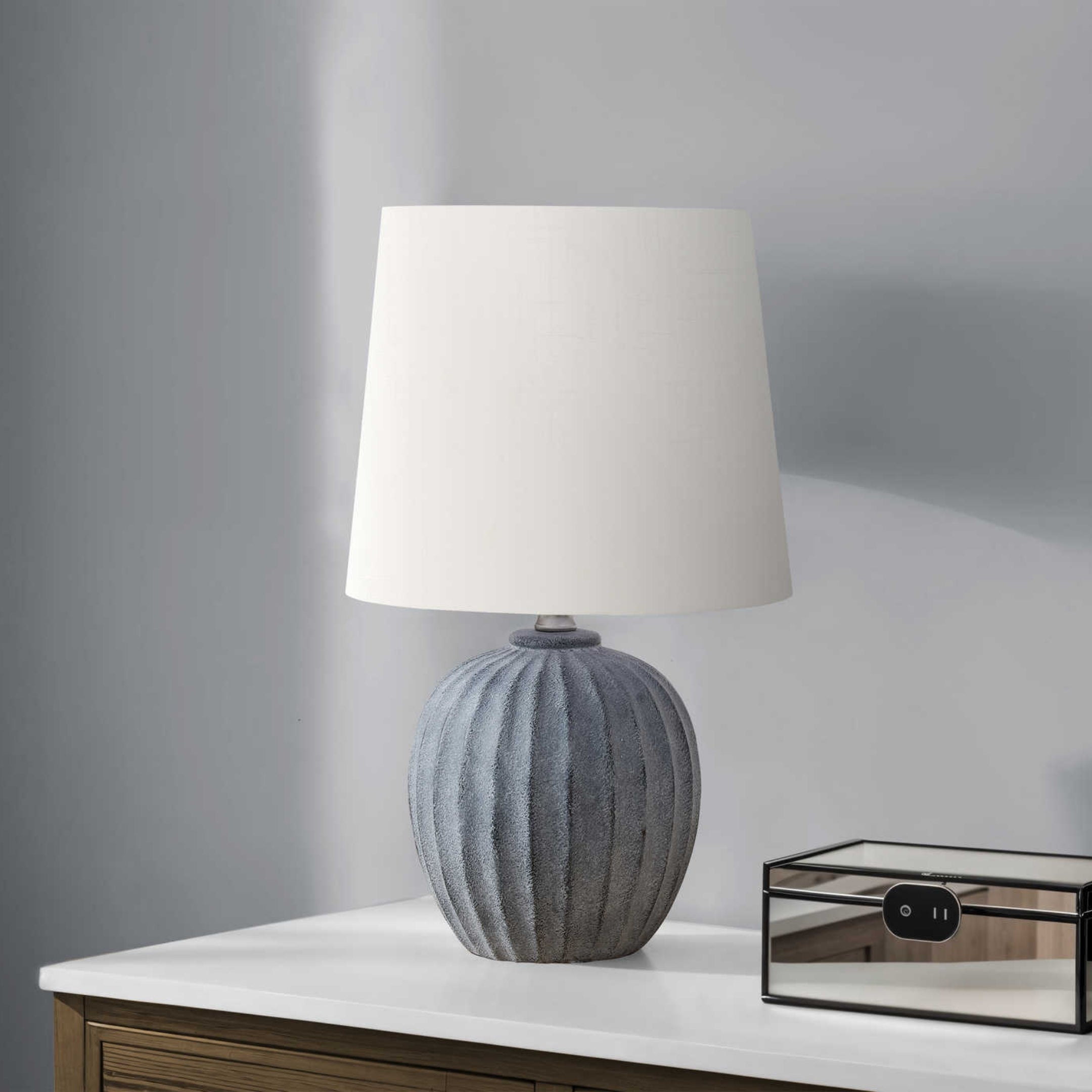 perlelo-lampe-table-grise_01
