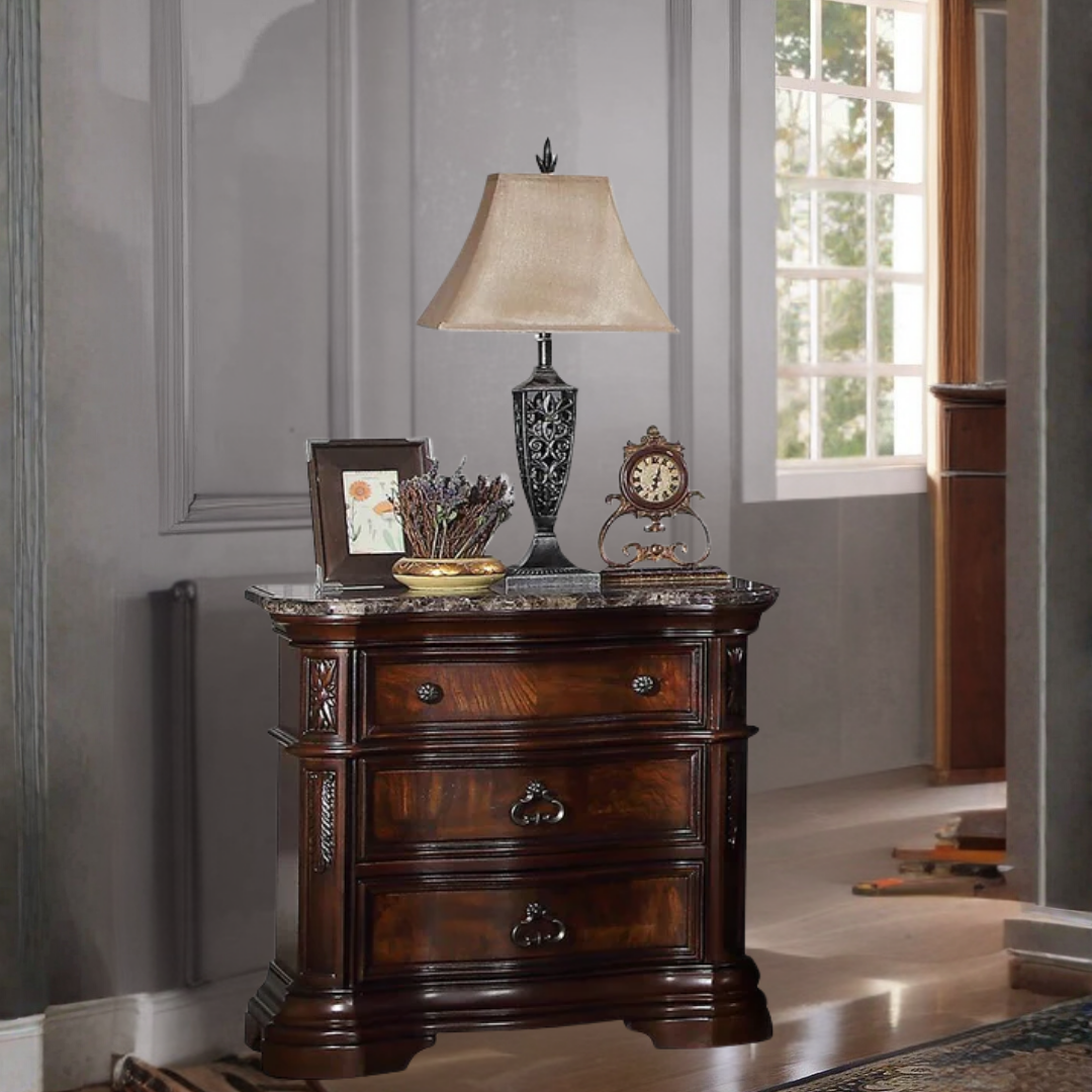Ensemble chambre grand lit Regalthorn 6 pièces finition noyer style traditionnel tête de lit traîneau Montréal