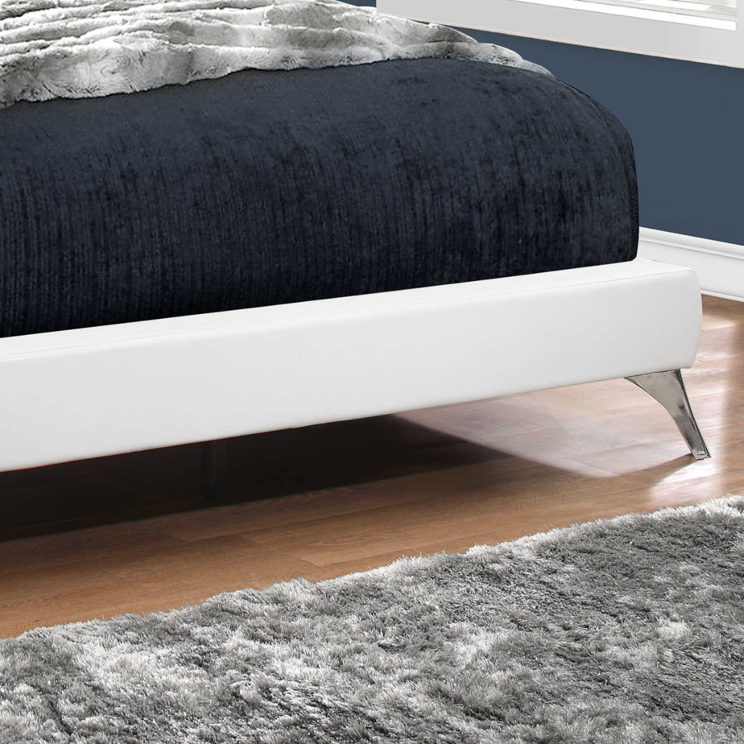 Silvano – Lit Queen – PU (Blanc) + Pieds chromés