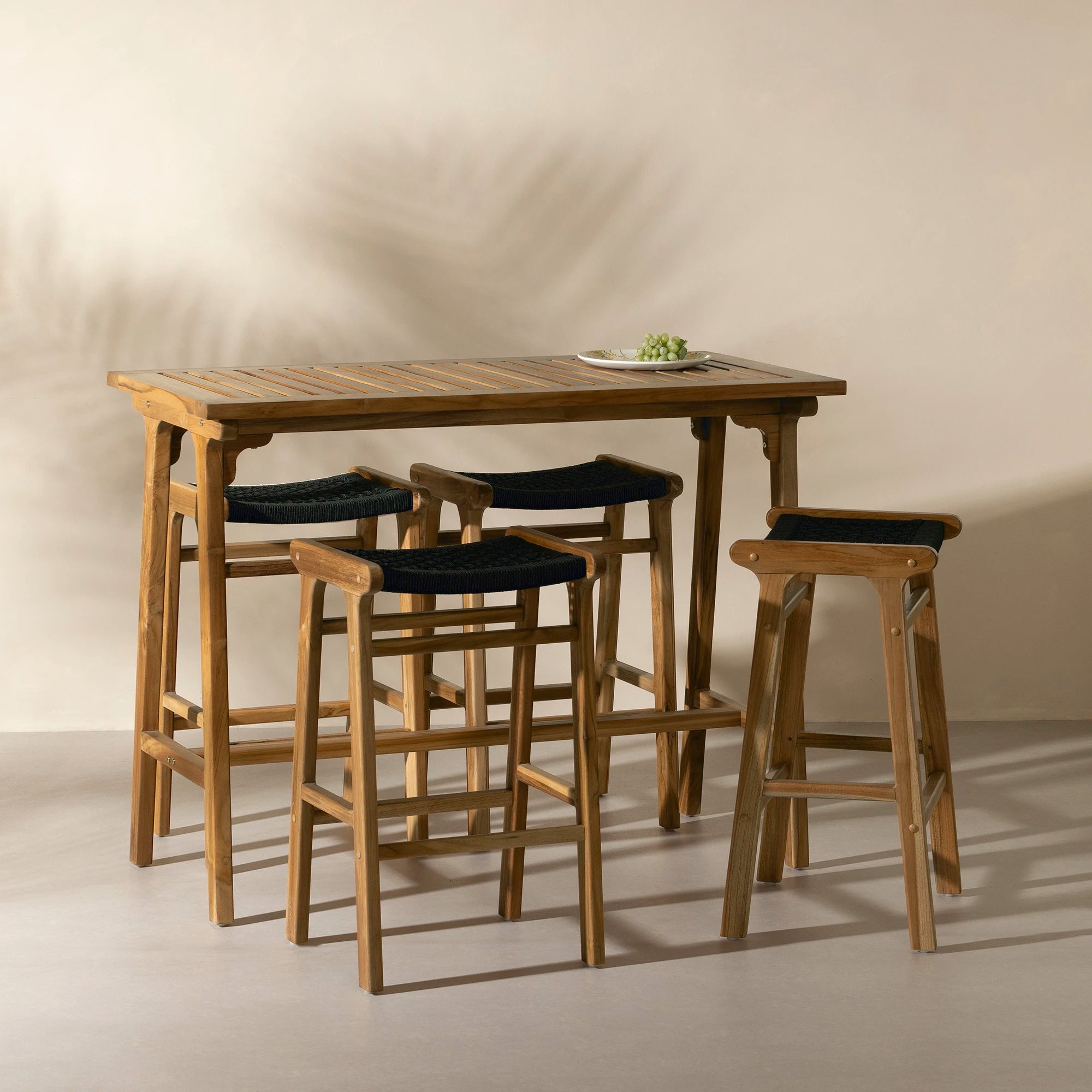 Table de bar en teck et ensemble de 4 tabourets de bar en corde - Agave