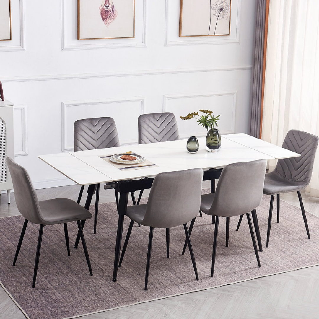 Ensemble salle à manger extensible Structa en pierre frittée effet marbre blanc avec chaises en velours gris