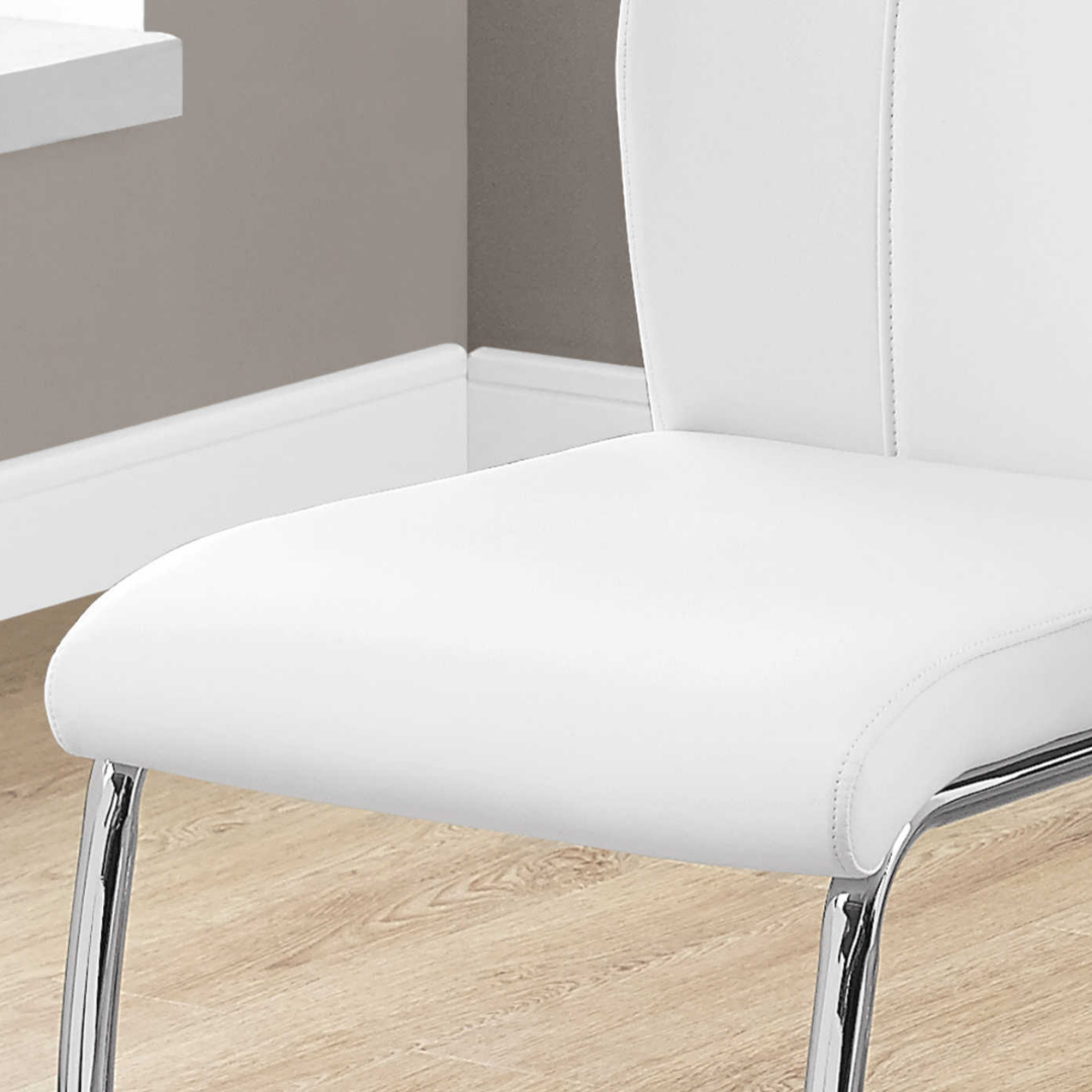 Cantelia – Lot de 2 – Chaises de salle à manger cantilever aspect cuir – Blanc / Chrome