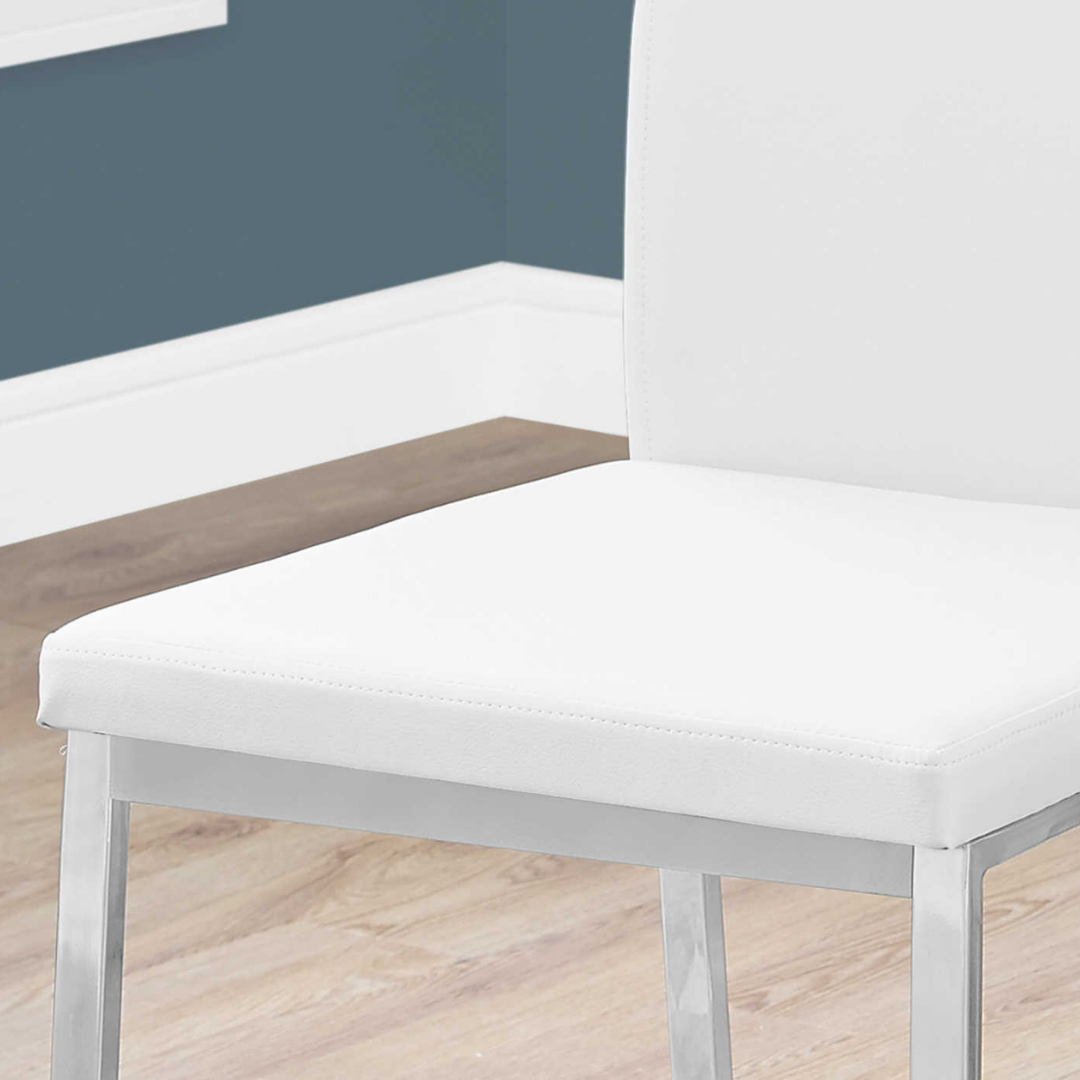 Slidora – Lot de 2 – Chaises de salle à manger traîneau aspect cuir – Blanc / Piètement chromé