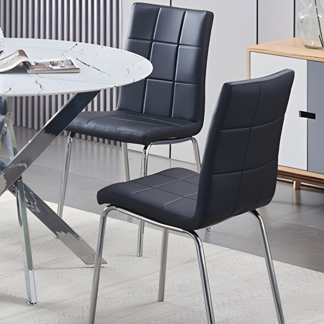 Beaumont – Ensemble de salle à manger – Plateau en verre effet marbre / Chaises en polyuréthane noir