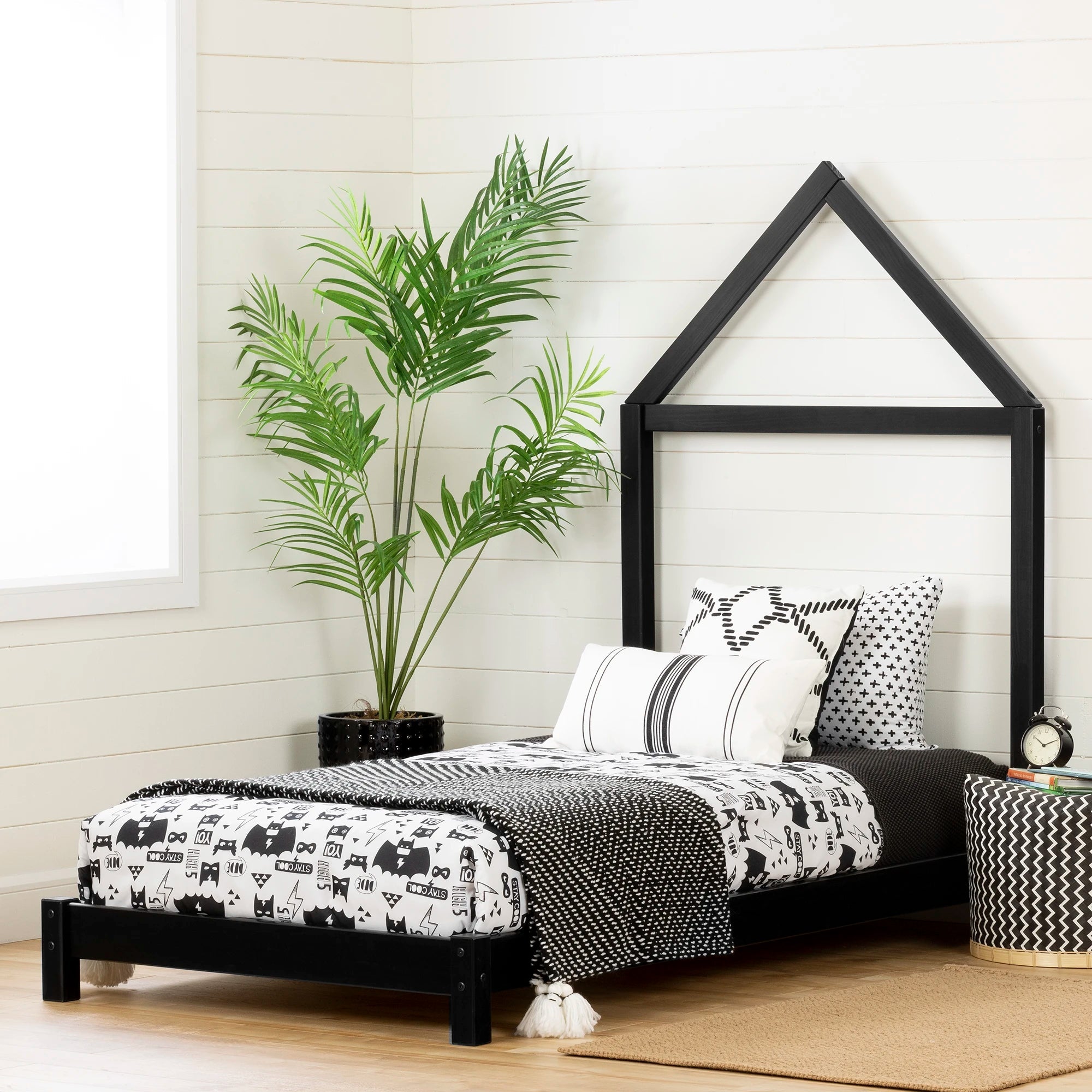 Solid Wood Bed with House Frame Headboard - Sweedi