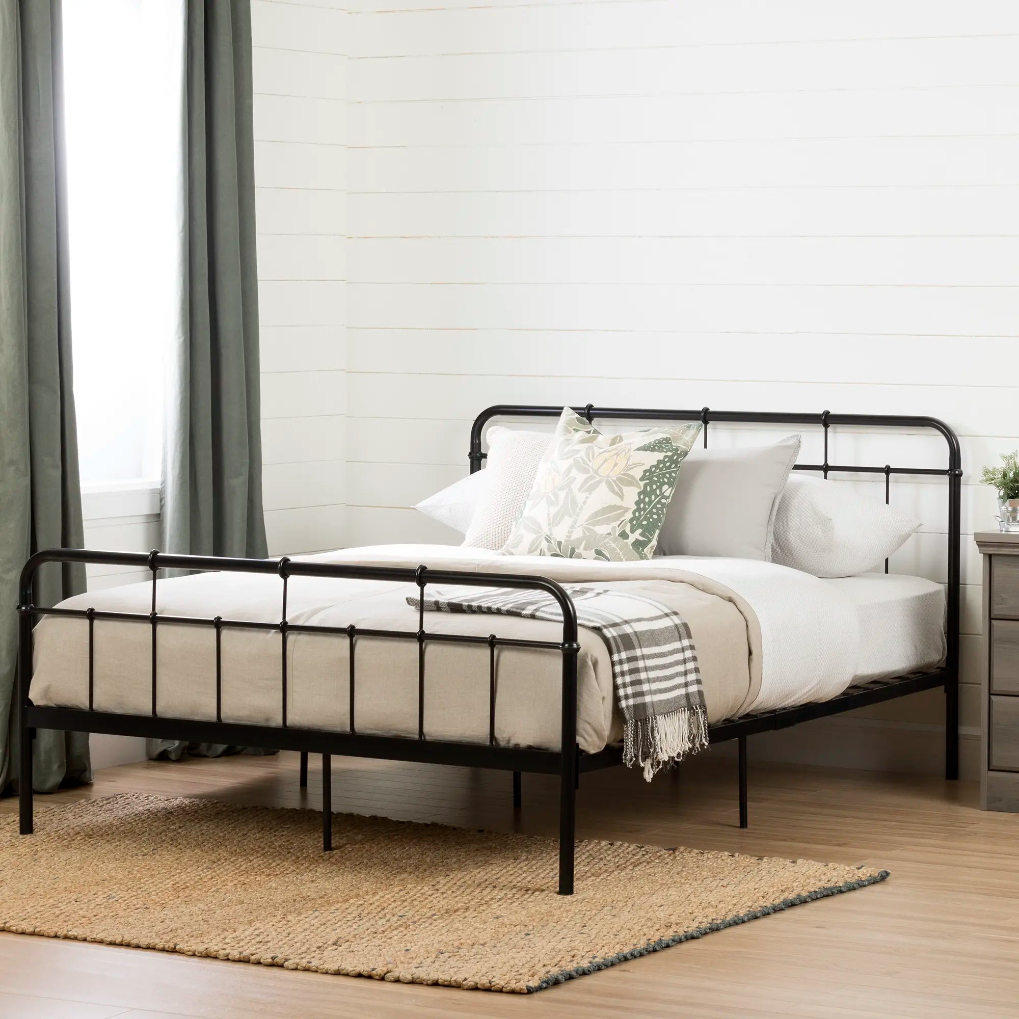 Metal Platform Bed - Versa