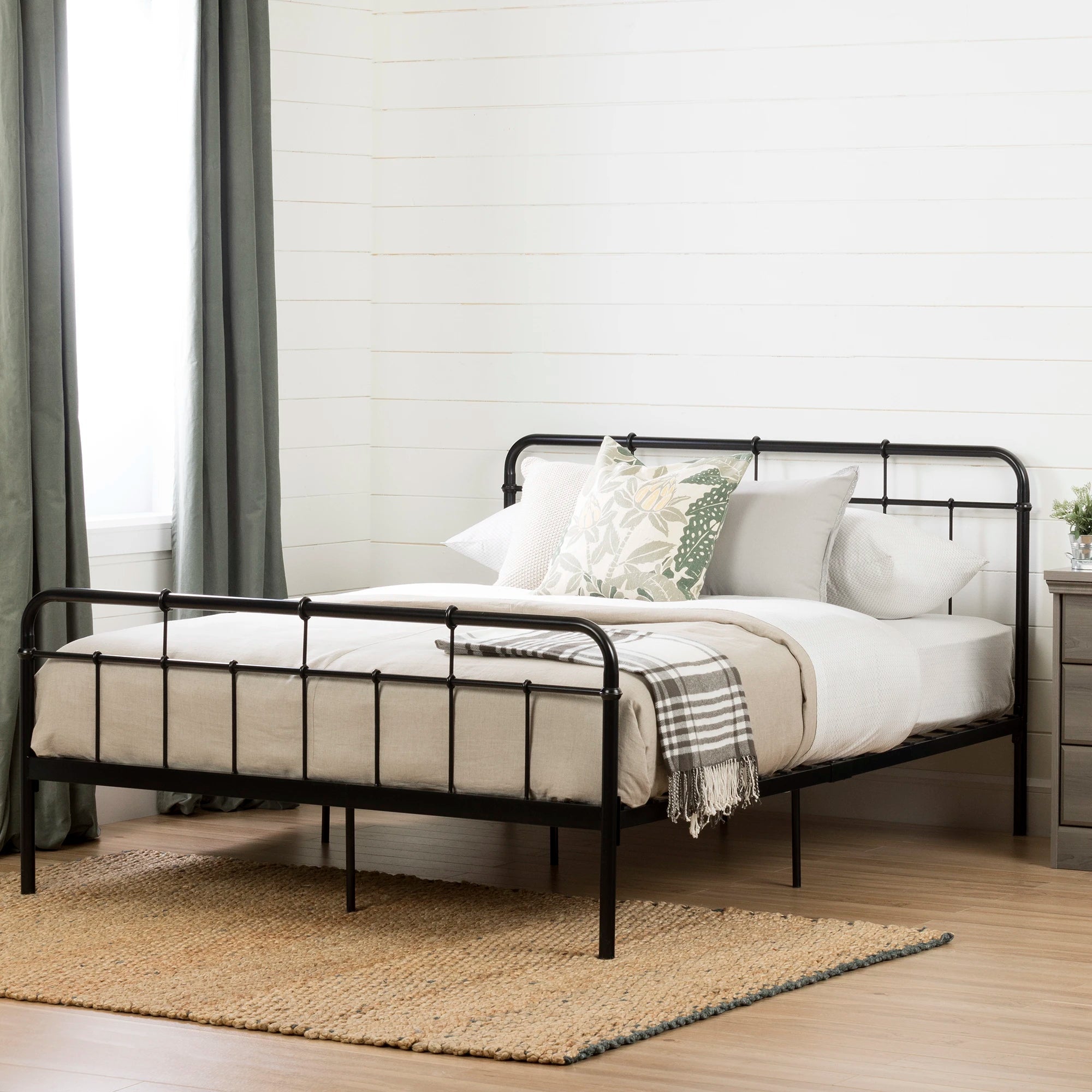 Metal Platform Bed with headboard - Versa