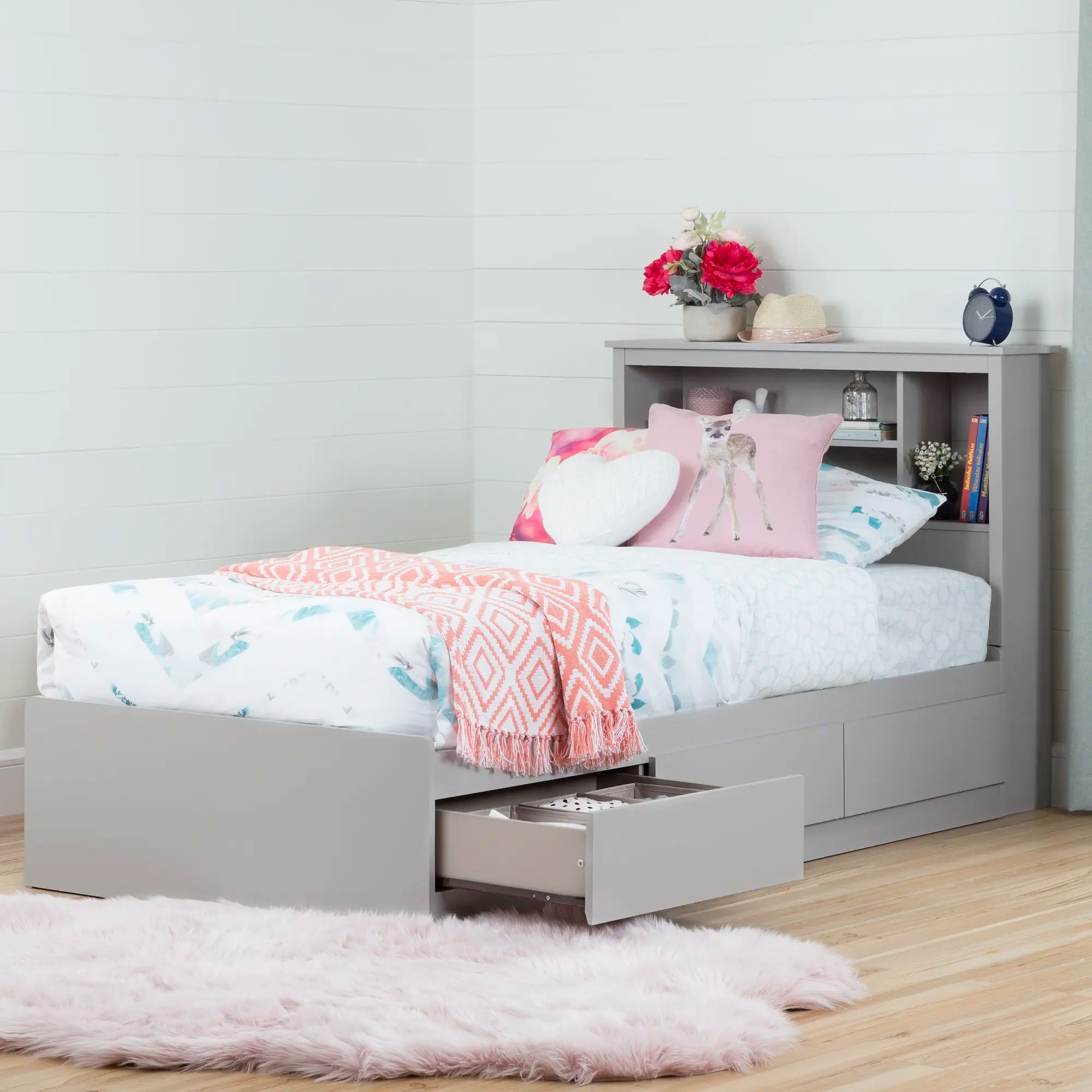 Mate's Platform Storage Bed with 3 Drawers - Vito