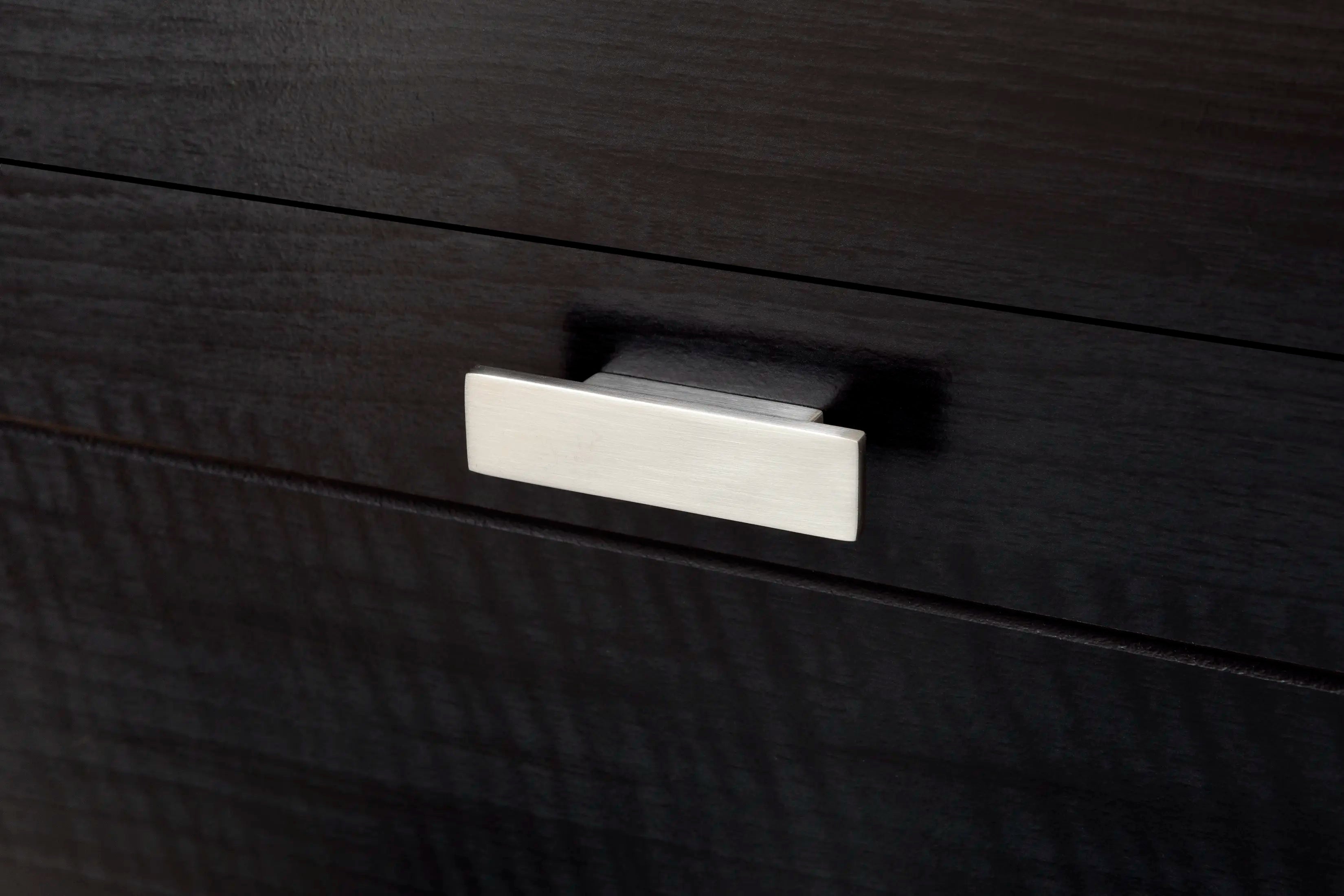 4-Drawer Chest Dresser - Reevo