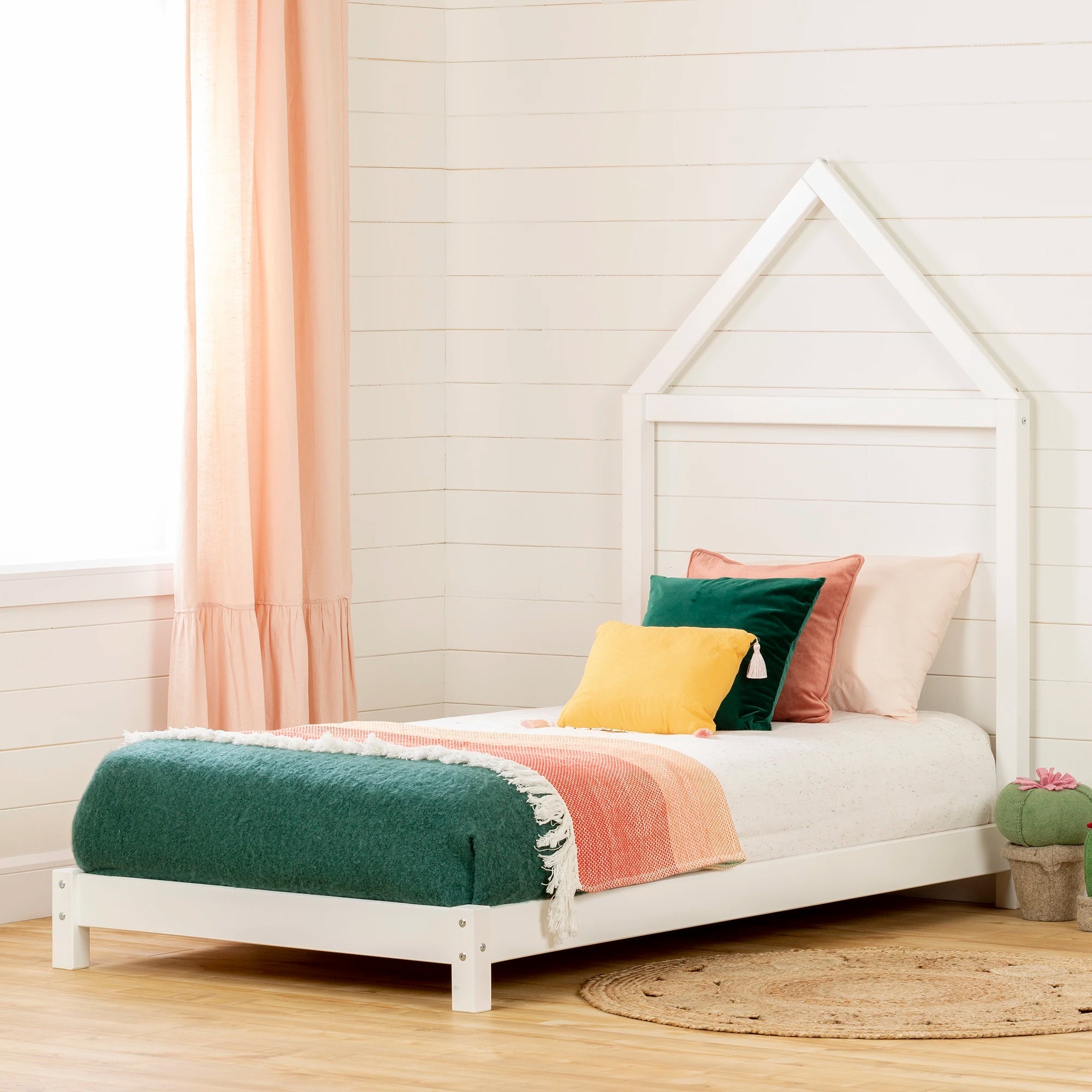 Solid Wood Bed with House Frame Headboard - Sweedi