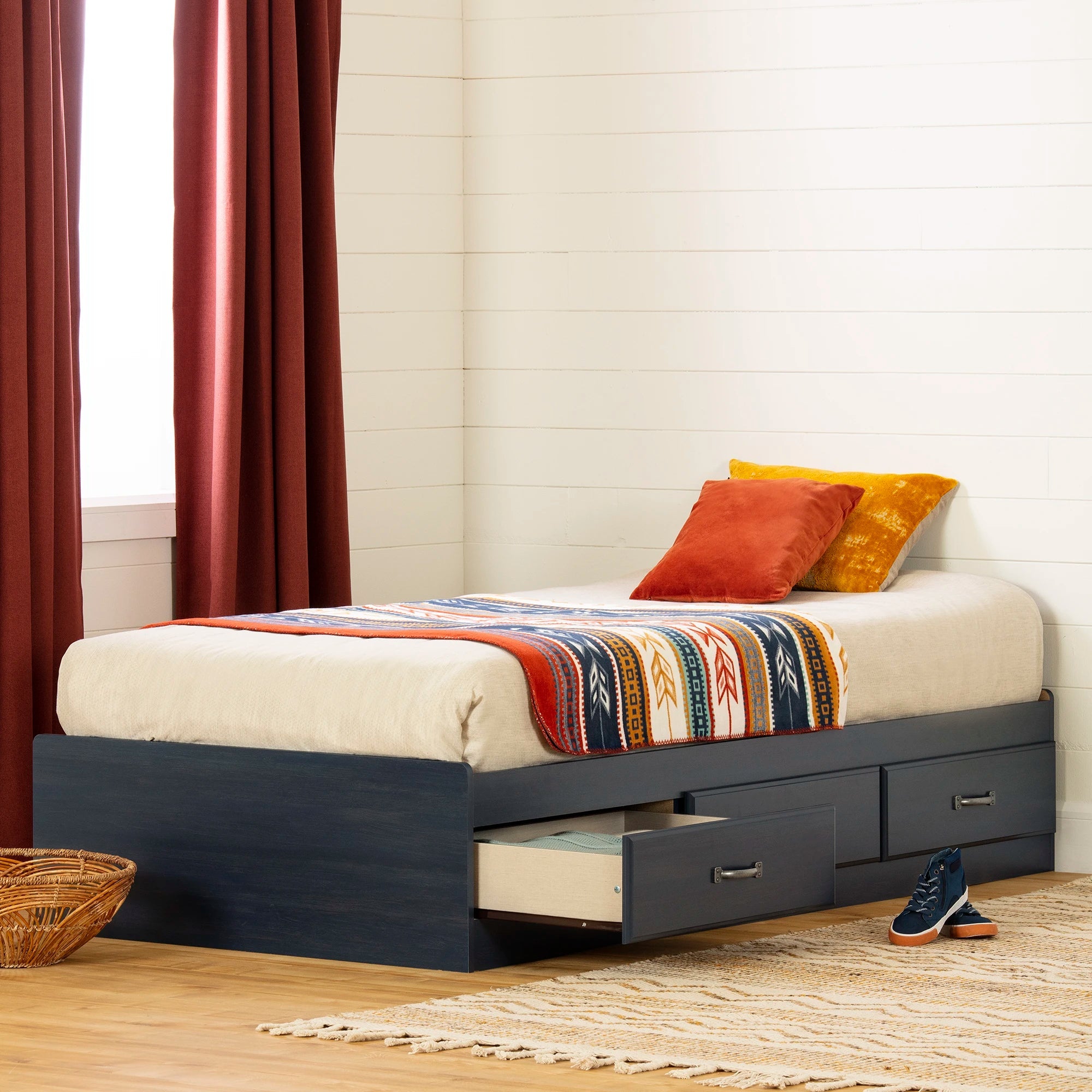 Mates Platform Storage Bed with 3 Drawers - Ulysses