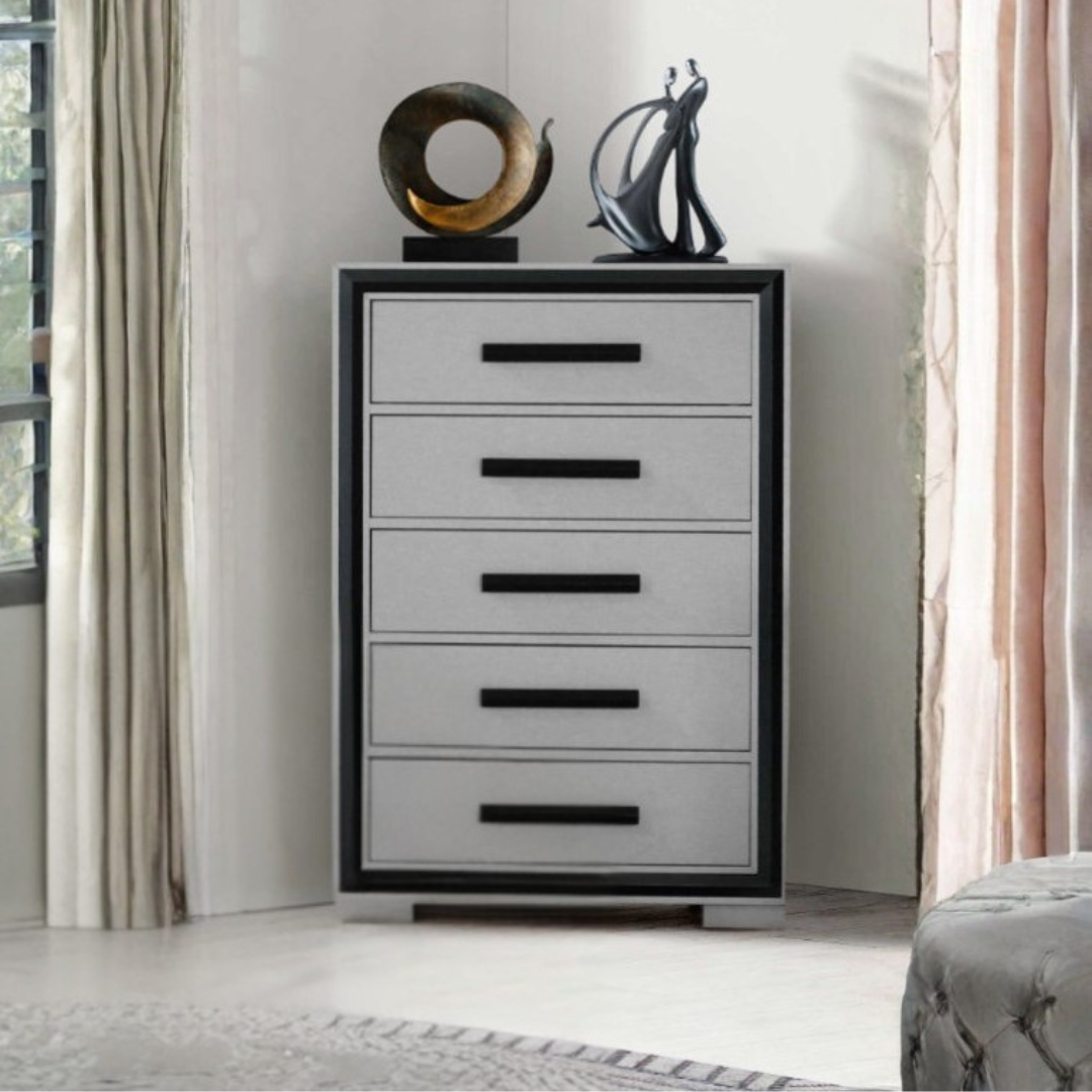 Noctis – Commode à 5 tiroirs – Argentée avec finitions noires