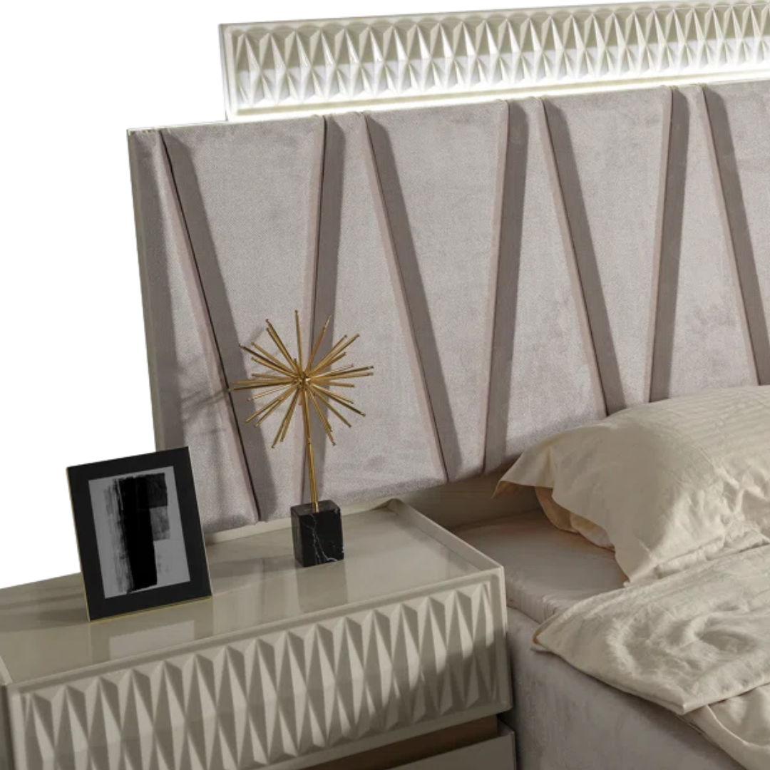 Ensemble chambre à coucher queen Delvario 6 pièces blanc cassé accents dorés avec tête de lit LED – Montréal