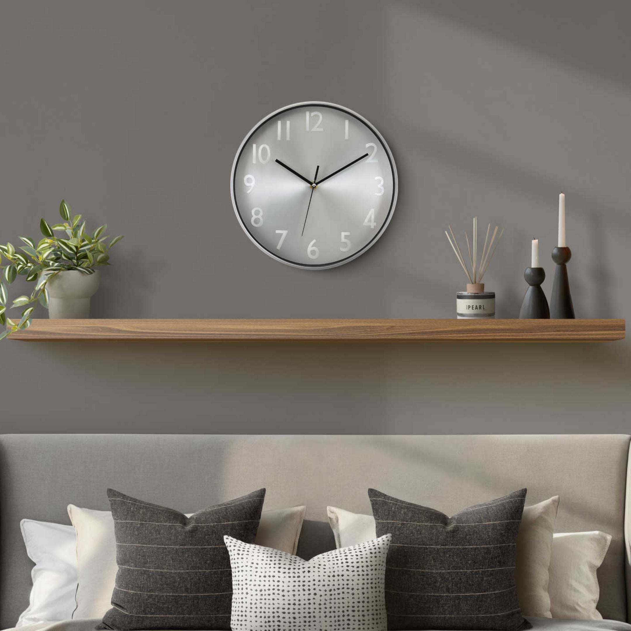 gacano-horloge-murale-ronde-argent_01