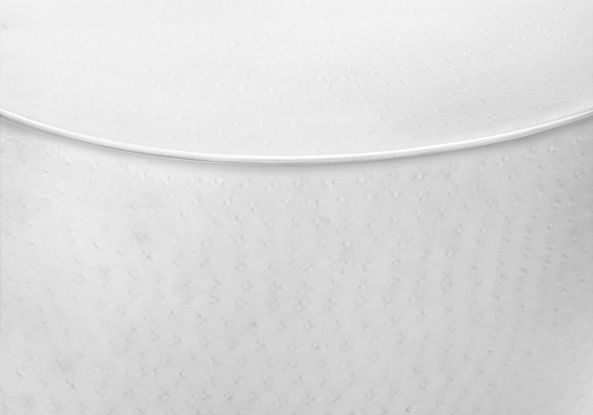 TABLE D'APPOINT - 22"H / EXTRÉMITÉ DE TAMBOUR EN MÉTAL TEXTURÉ BLANC #I 3921