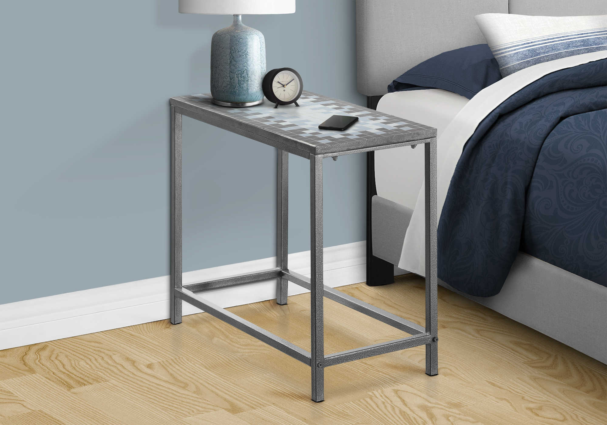 TABLE DE NUIT - PLATEAU EN CARREAUX GRIS / BLEU / ARGENT MARTELÉ #I 3143