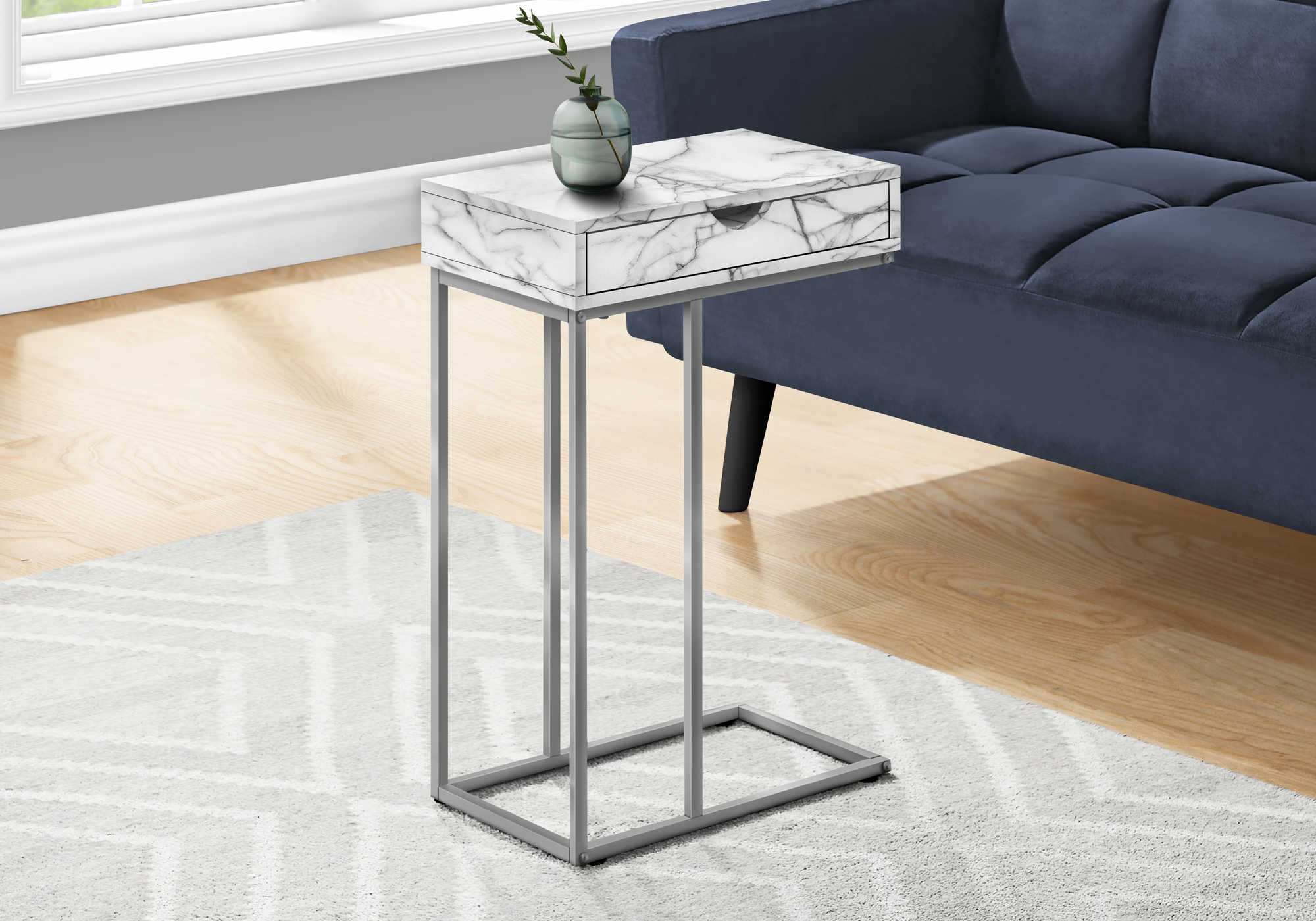 TABLE D'APPOINT - 25"H / MARBRE BLANC / MÉTAL ARGENT #I 3772