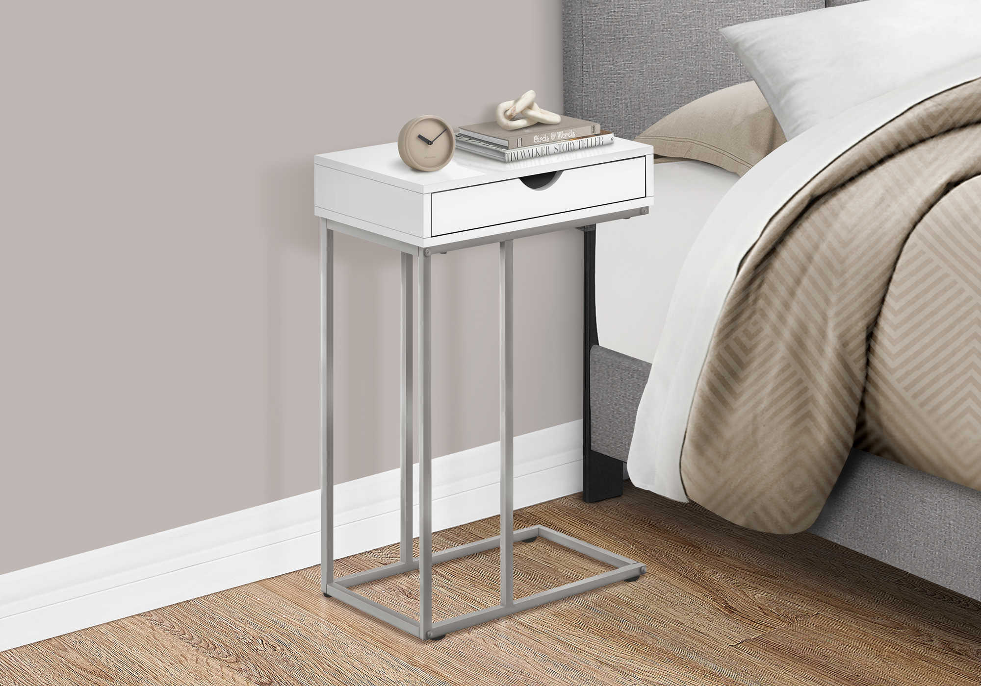 TABLE DE NUIT - 25"H / BLANC / MÉTAL ARGENT #I 3774