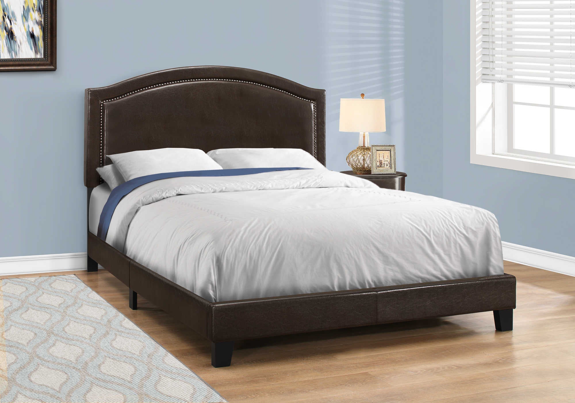 BED - QUEEN SIZE / BROWN LEATHER-LOOK WITH BRASS TRIM # I 5938Q