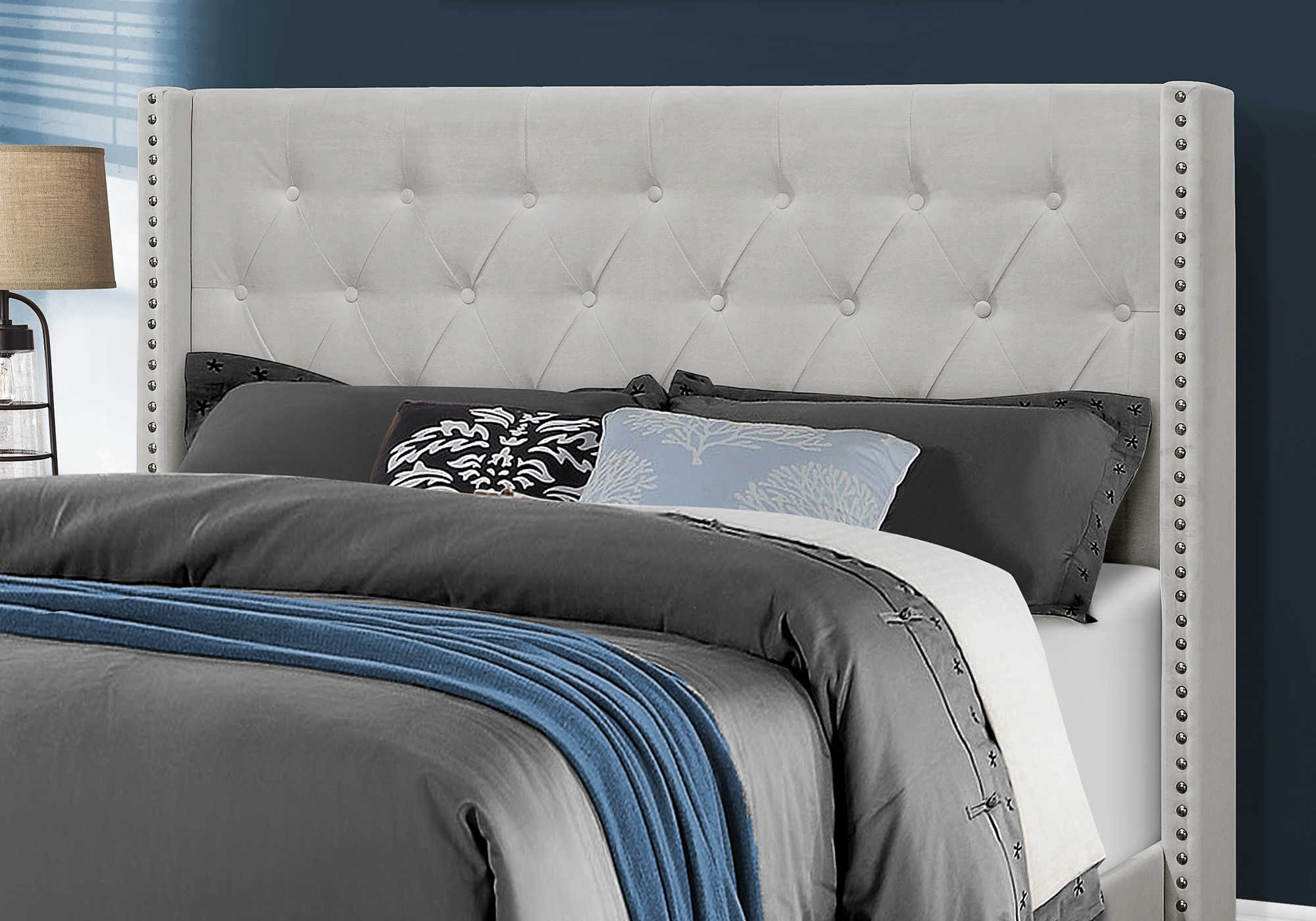 BED - QUEEN SIZE / LIGHT GREY VELVET WITH CHROME TRIM # I 5985Q