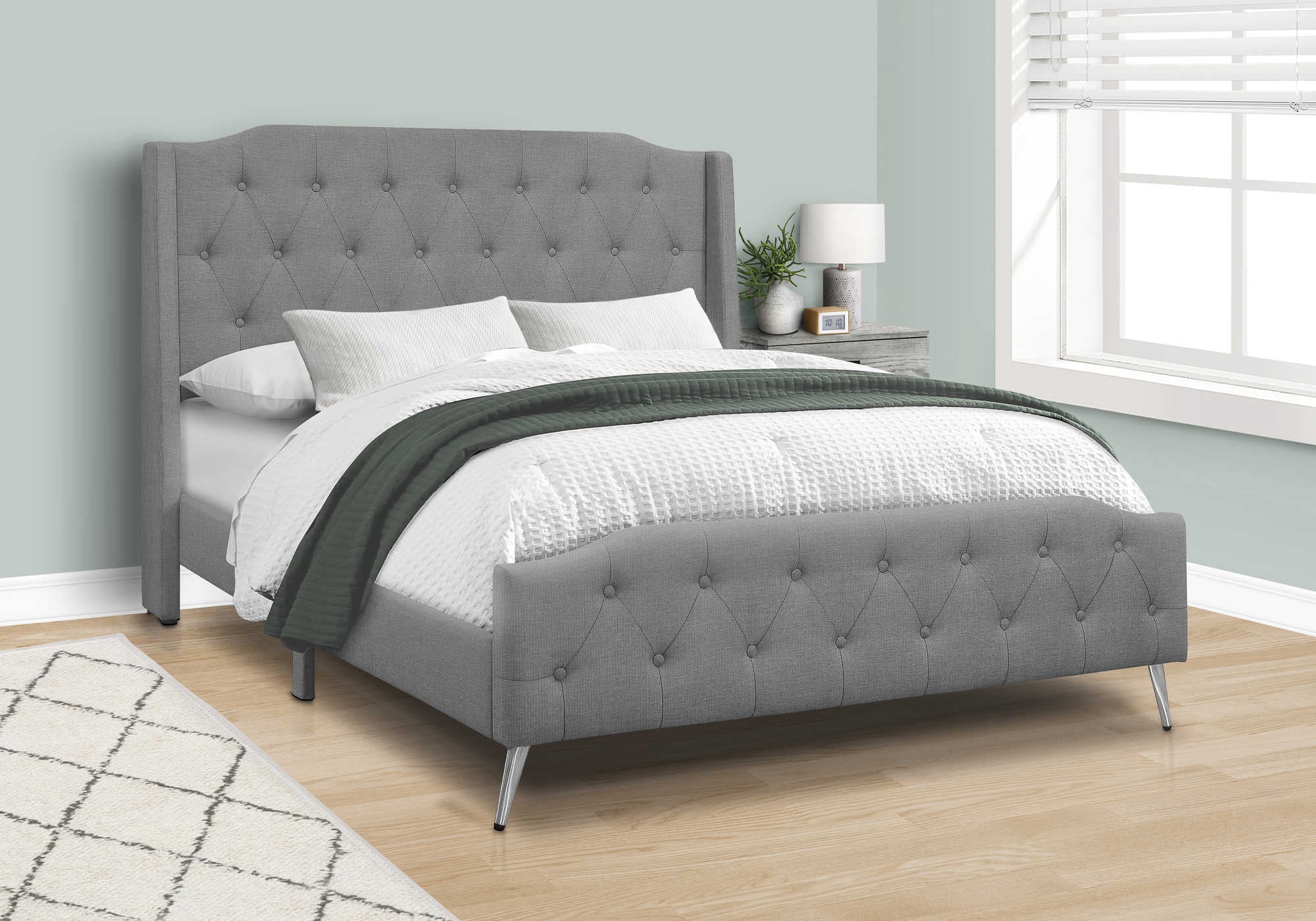 BED - QUEEN SIZE / GREY LINEN WITH CHROME METAL LEGS # I 6045Q