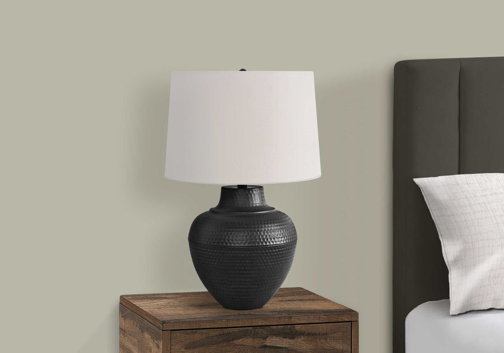 LIGHTING - 26"H TABLE LAMP BLACK METAL / IVORY SHADE # I 9615