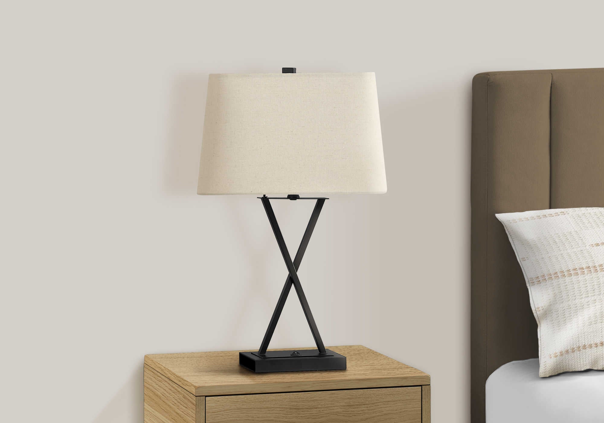 LIGHTING - 25"H TABLE LAMP BLACK METAL/BEIGE SHADE/USB # I 9638