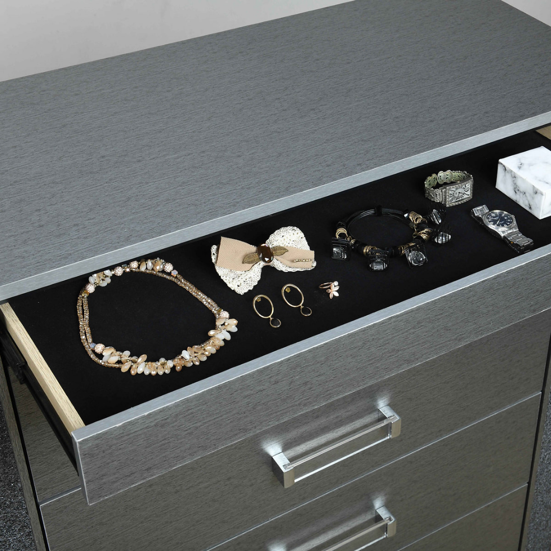Celestia – Commode à 5 tiroirs avec rangement pour bijoux – Finition argentée