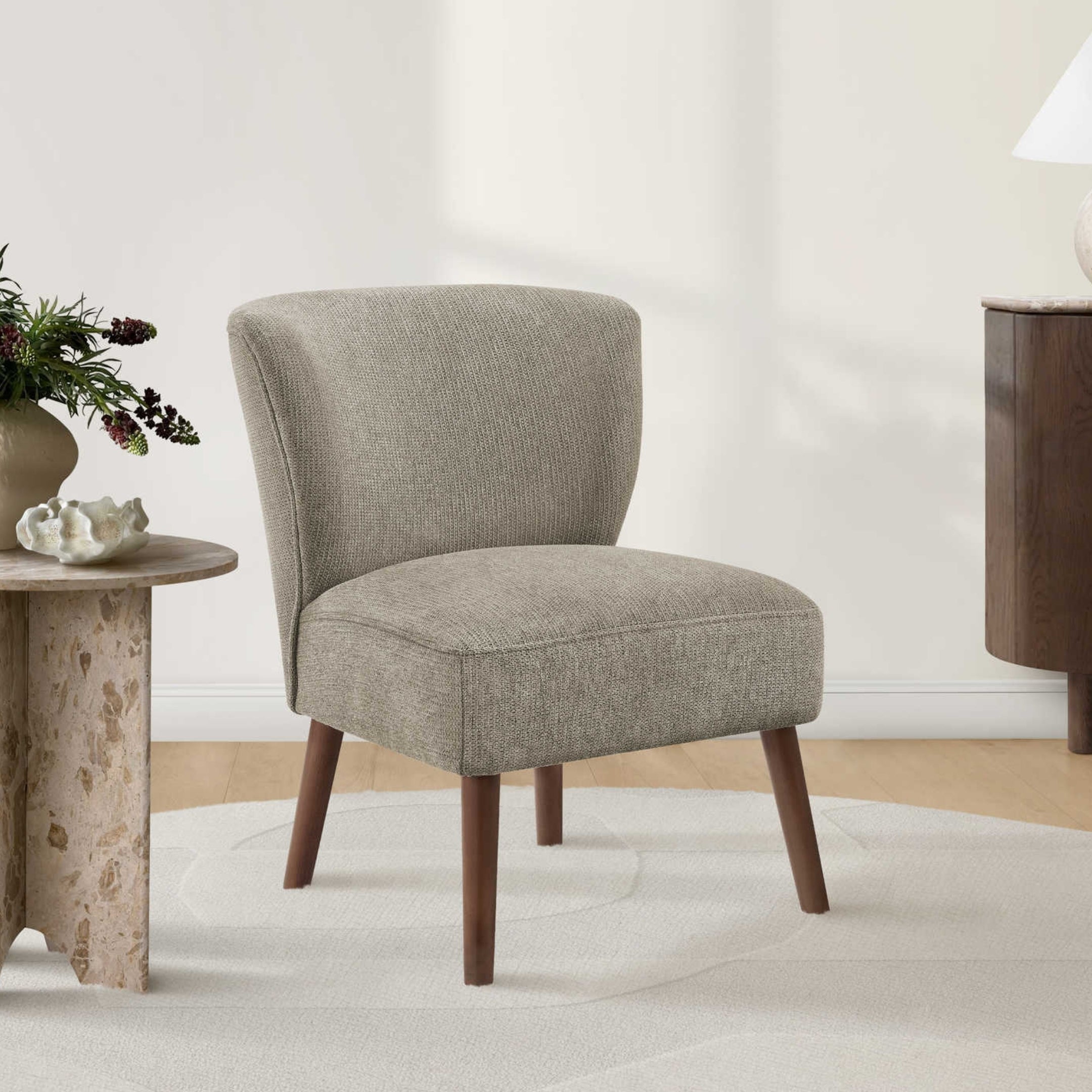 sluveva-accent-chair-brown_01