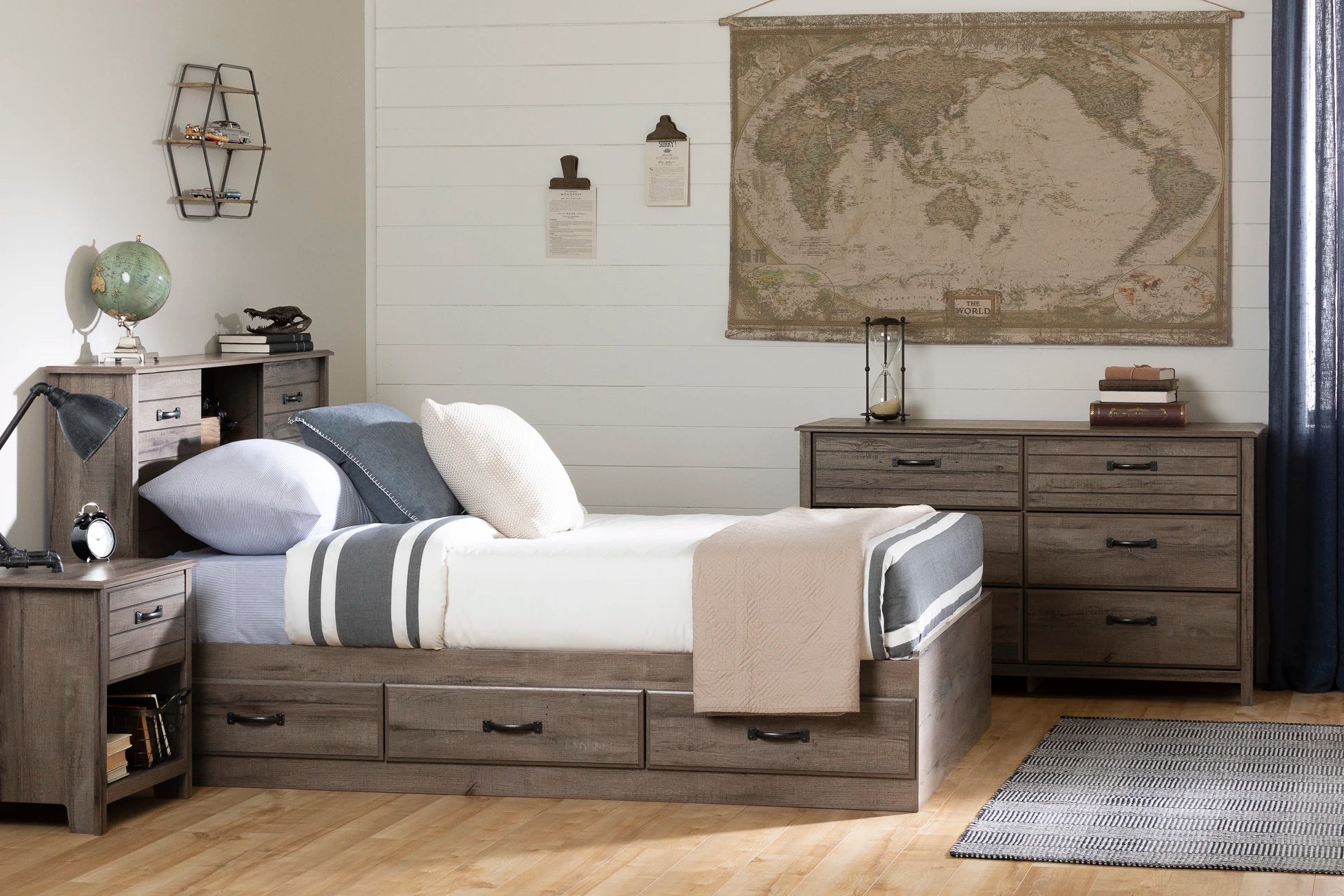 Mates Platform Storage Bed with 3 Drawers - Ulysses