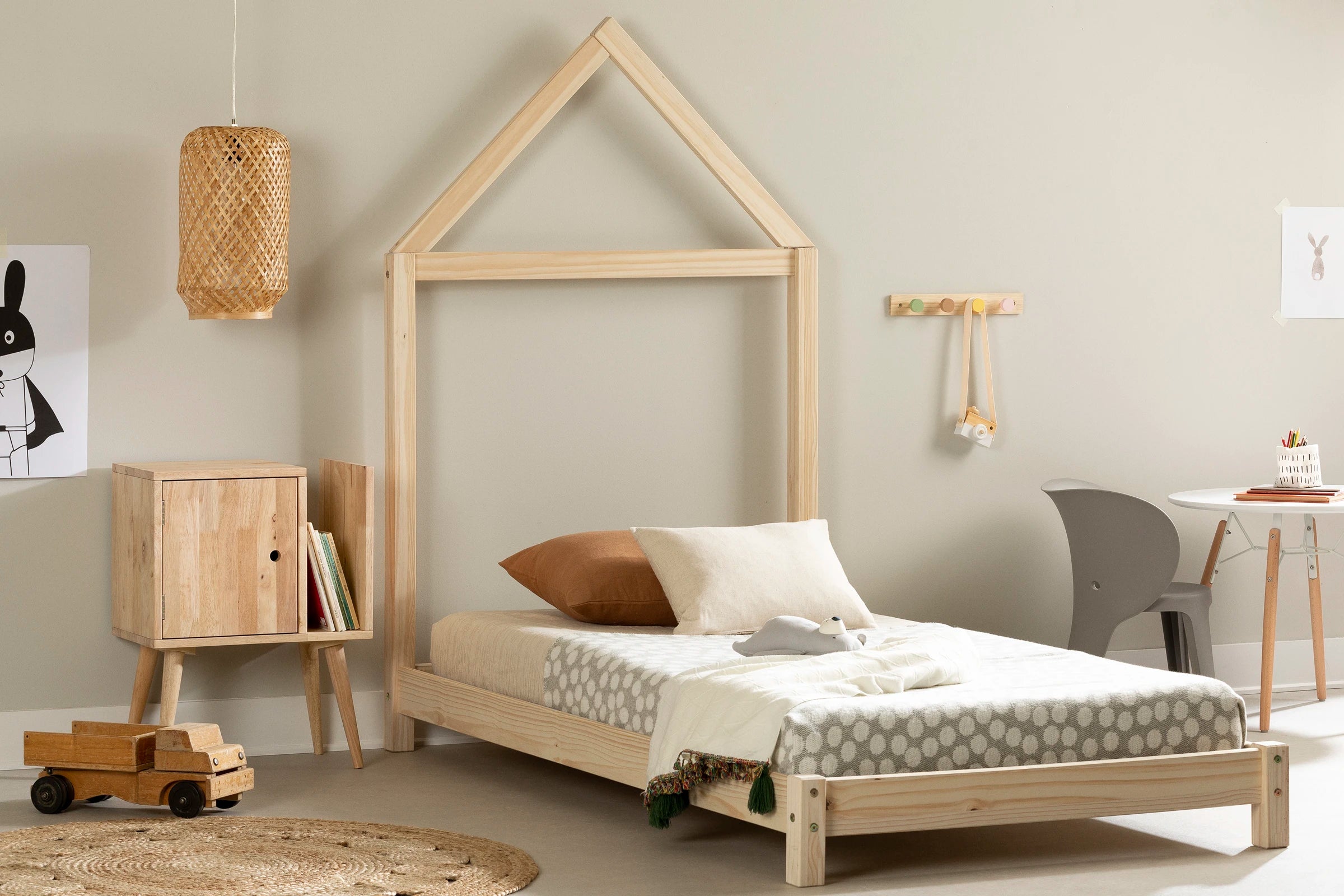 Solid Wood Bed with House Frame Headboard - Sweedi