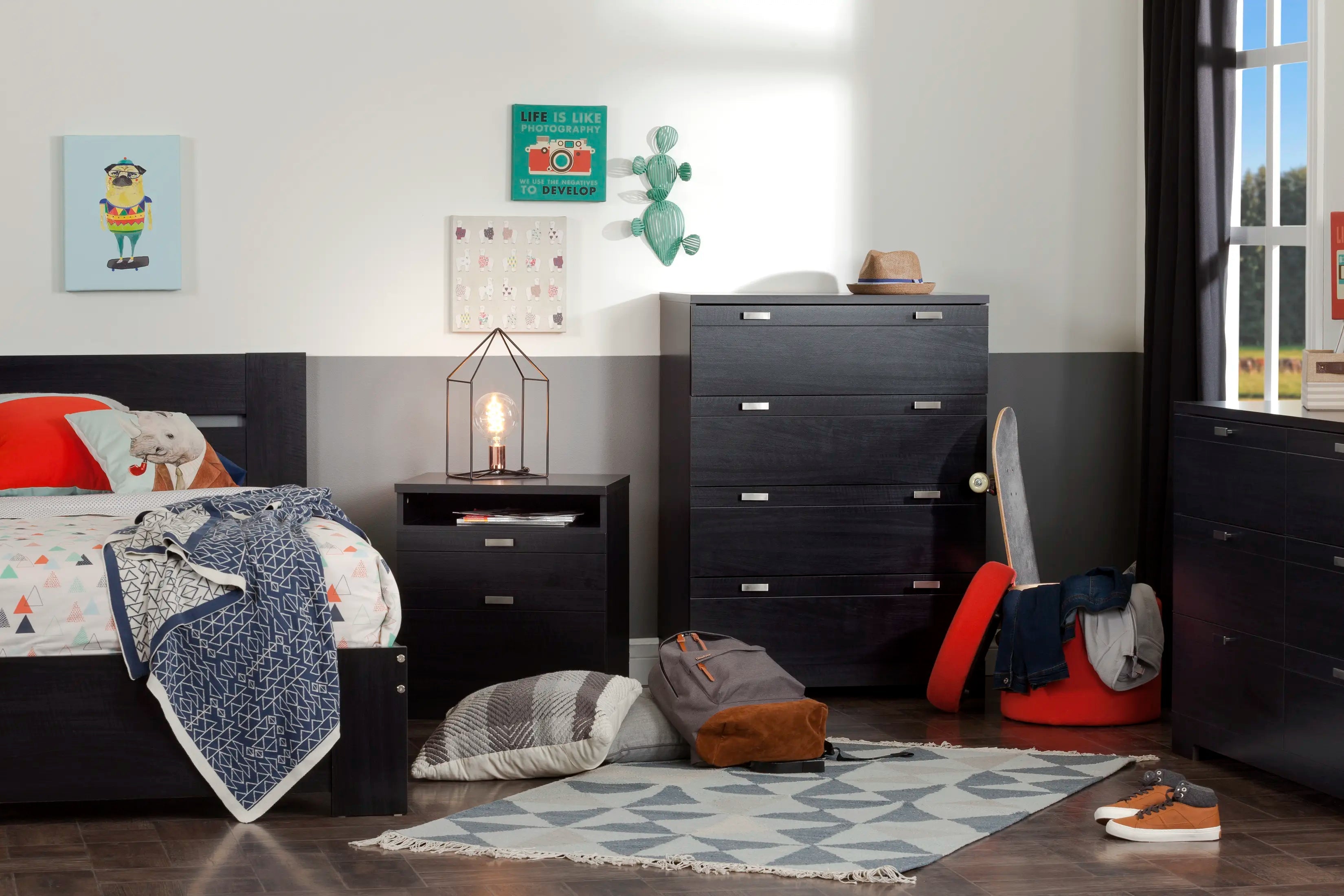 4-Drawer Chest Dresser - Reevo