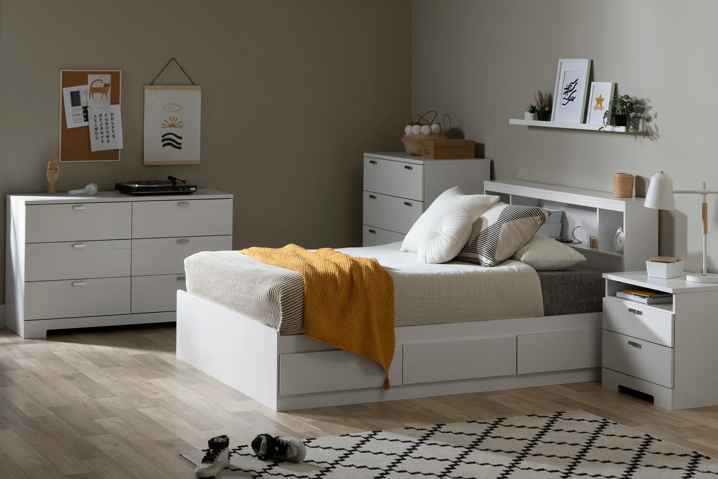 4-Drawer Chest Dresser - Reevo