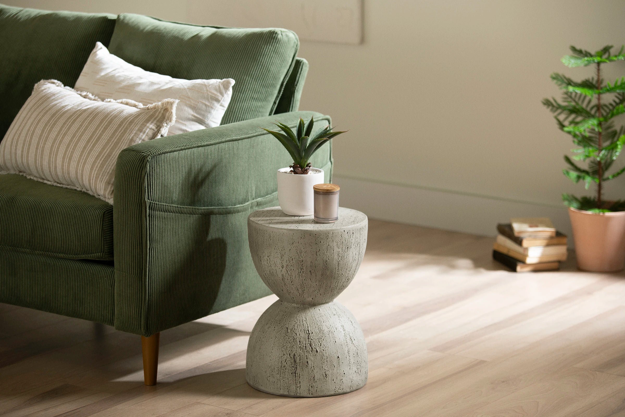 Hourglass Side Table - Bellulo