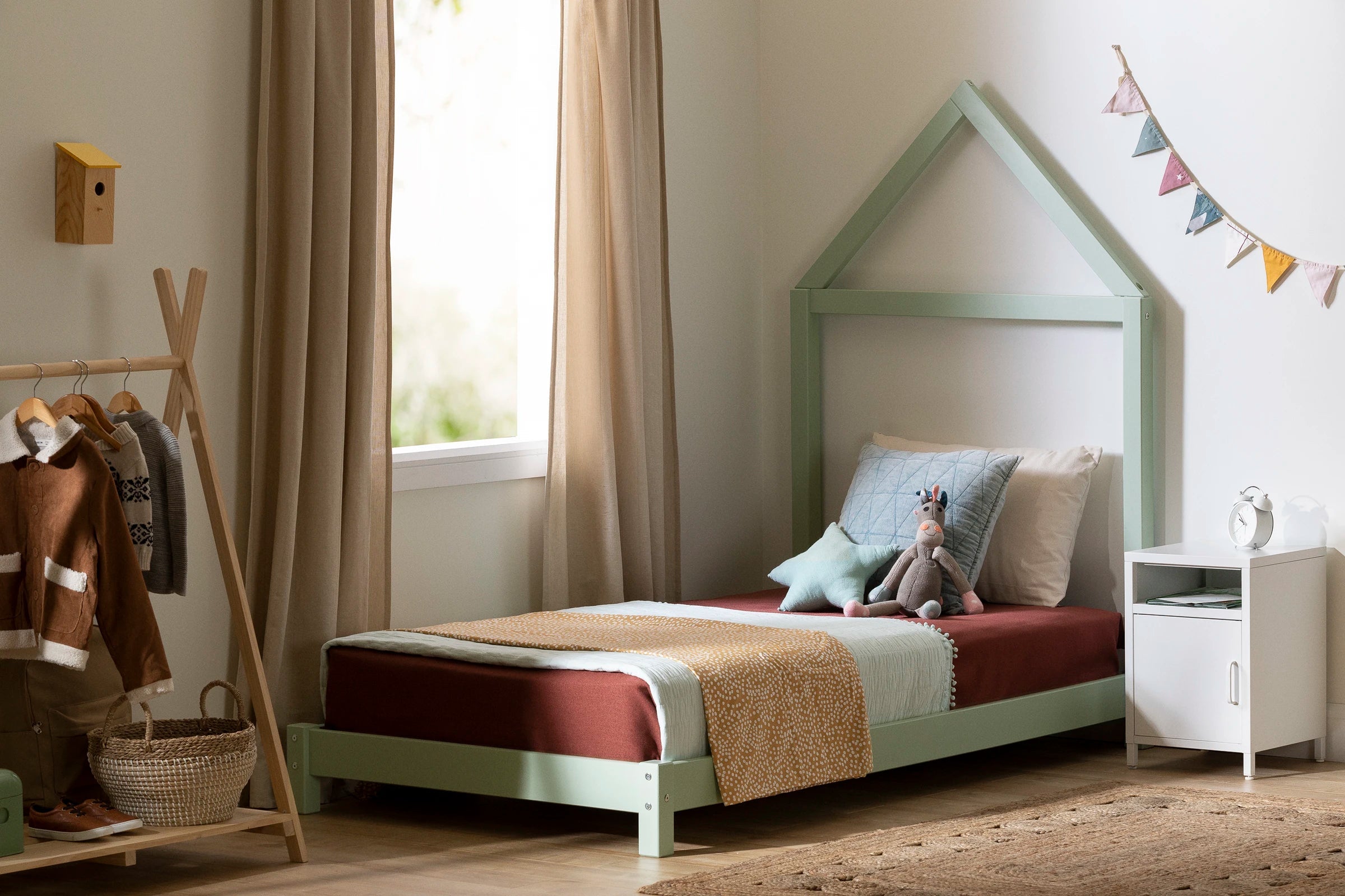 Solid Wood Bed with House Frame Headboard - Sweedi