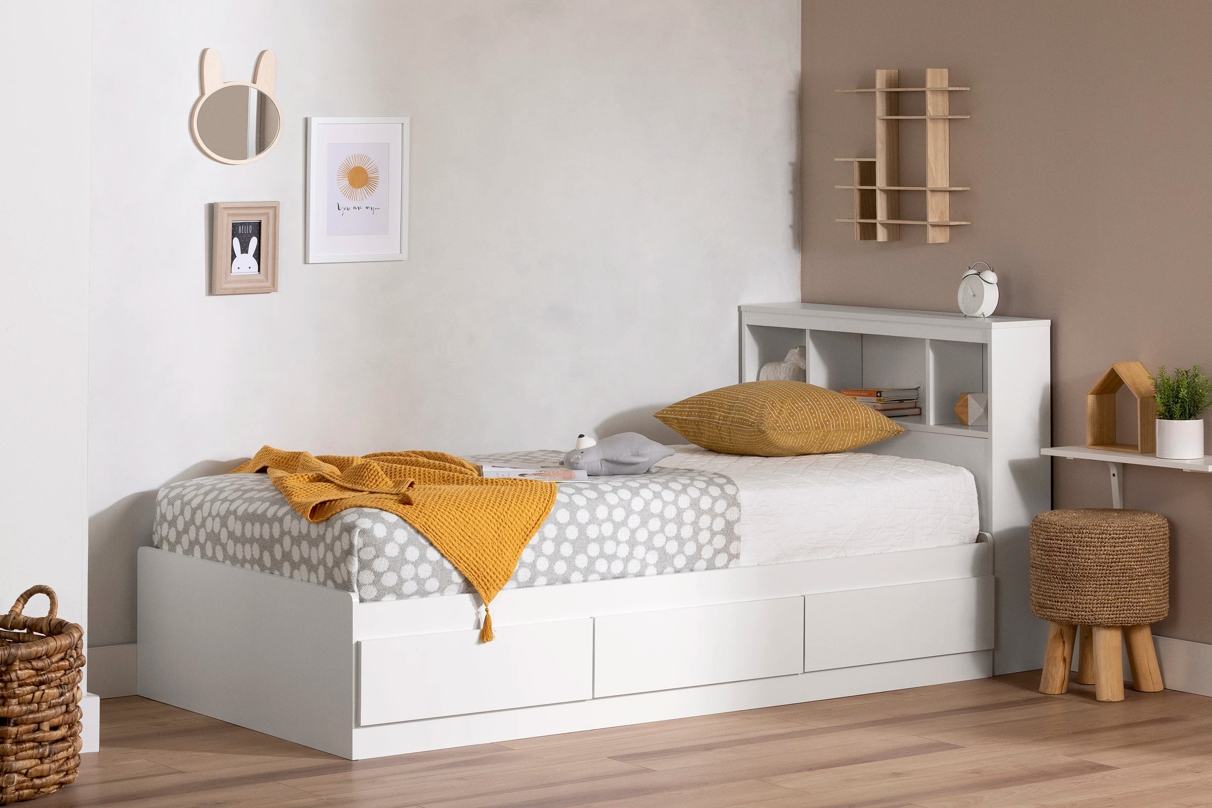 Mates Bed With Bookcase Headboard Set - Reevo