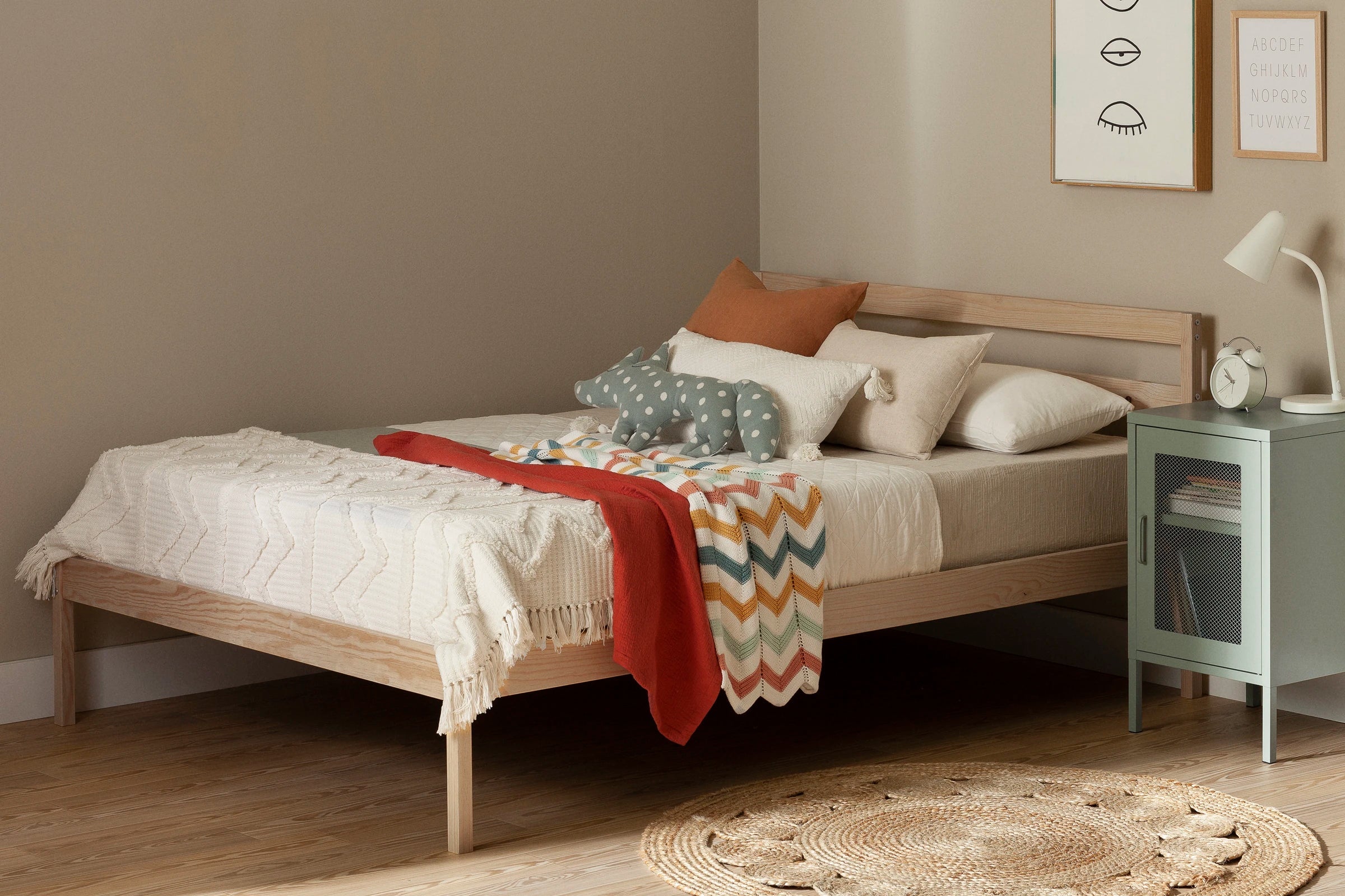 Wooden Bed - Sweedi