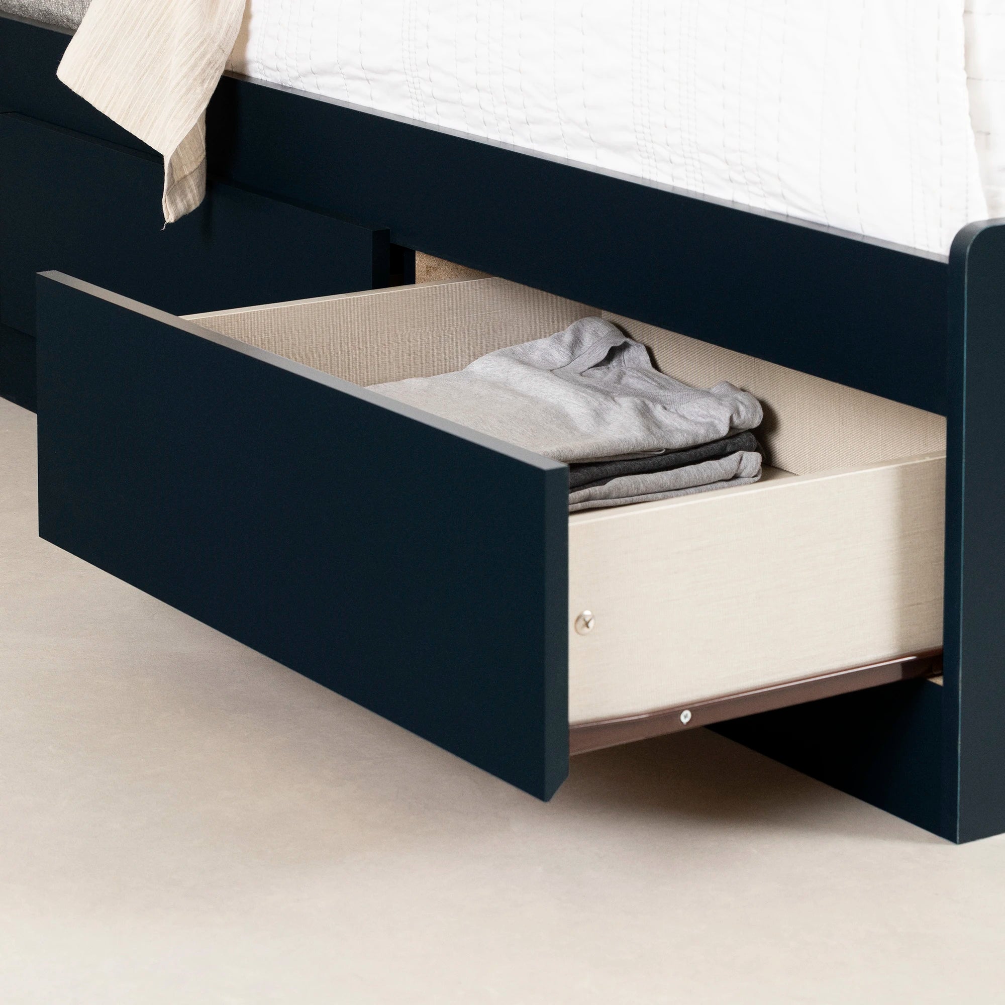 Mates Bed with 3 Drawers - Hazen