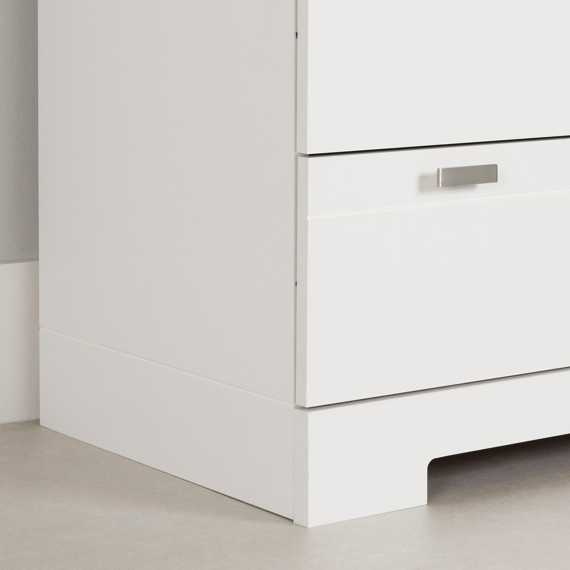 4-Drawer Chest Dresser - Reevo